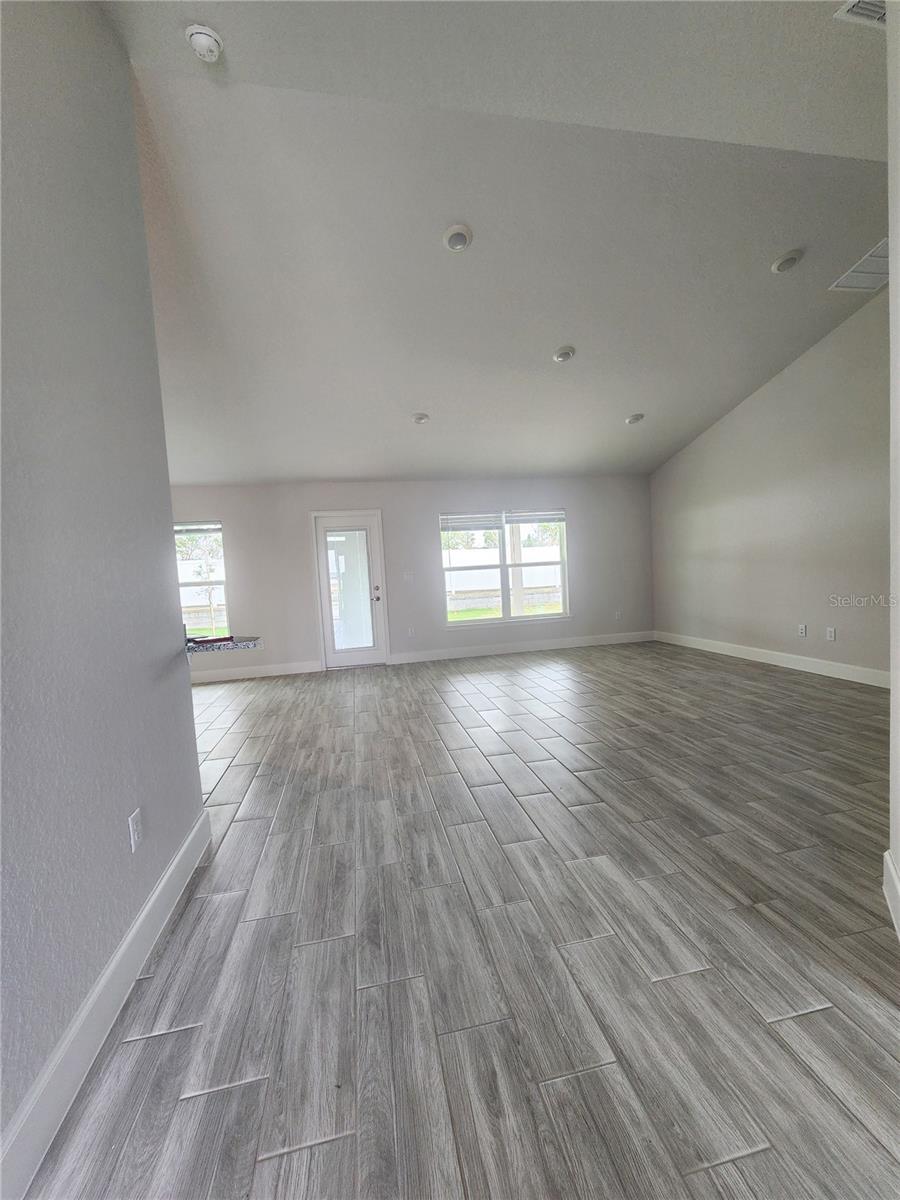 Image 12 of 40 For 8399 57th Court