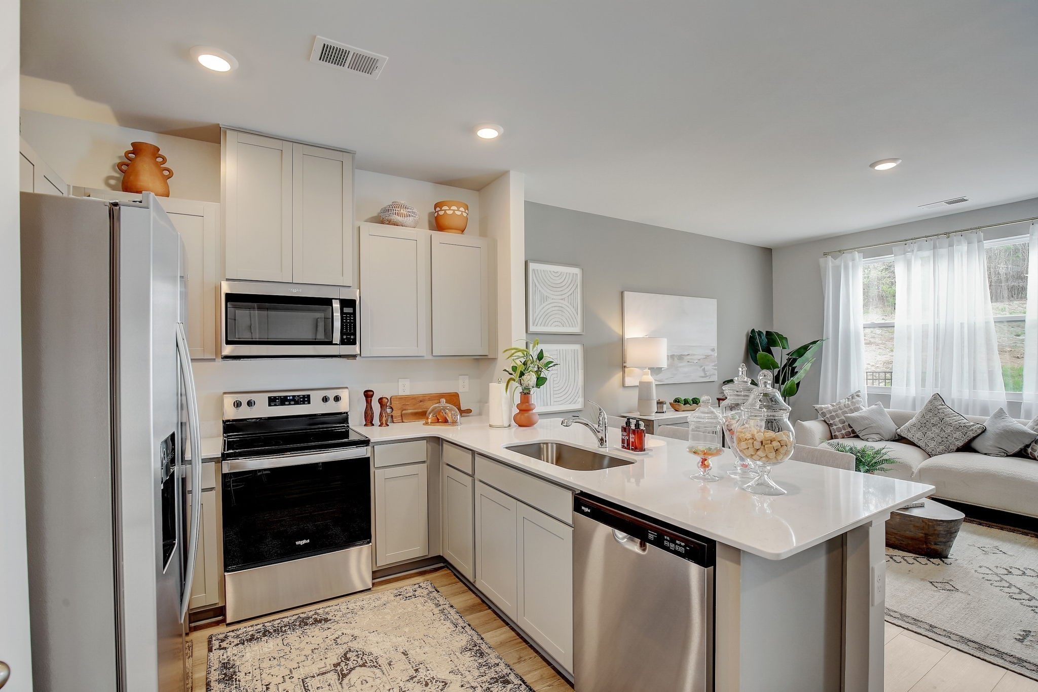 Listing photo id 8 for 2114 Magenta Drive