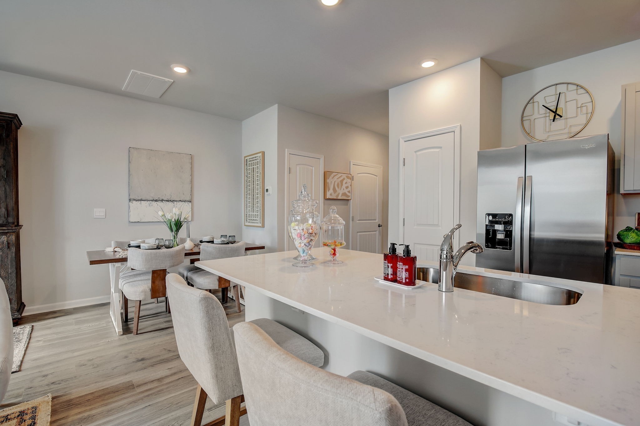 Listing photo id 9 for 2114 Magenta Drive