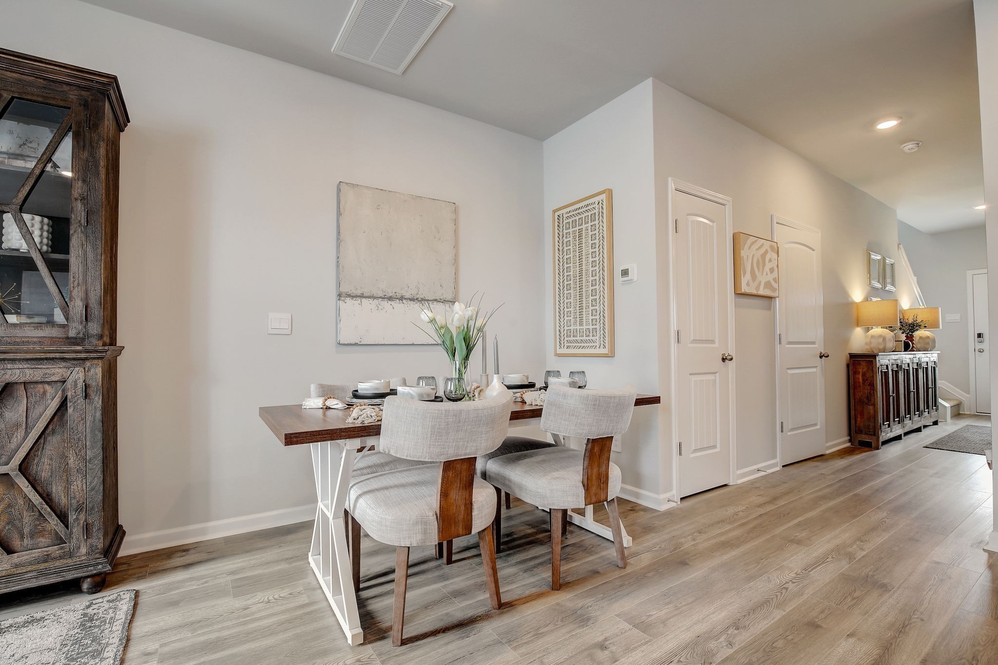 Listing photo id 11 for 2114 Magenta Drive