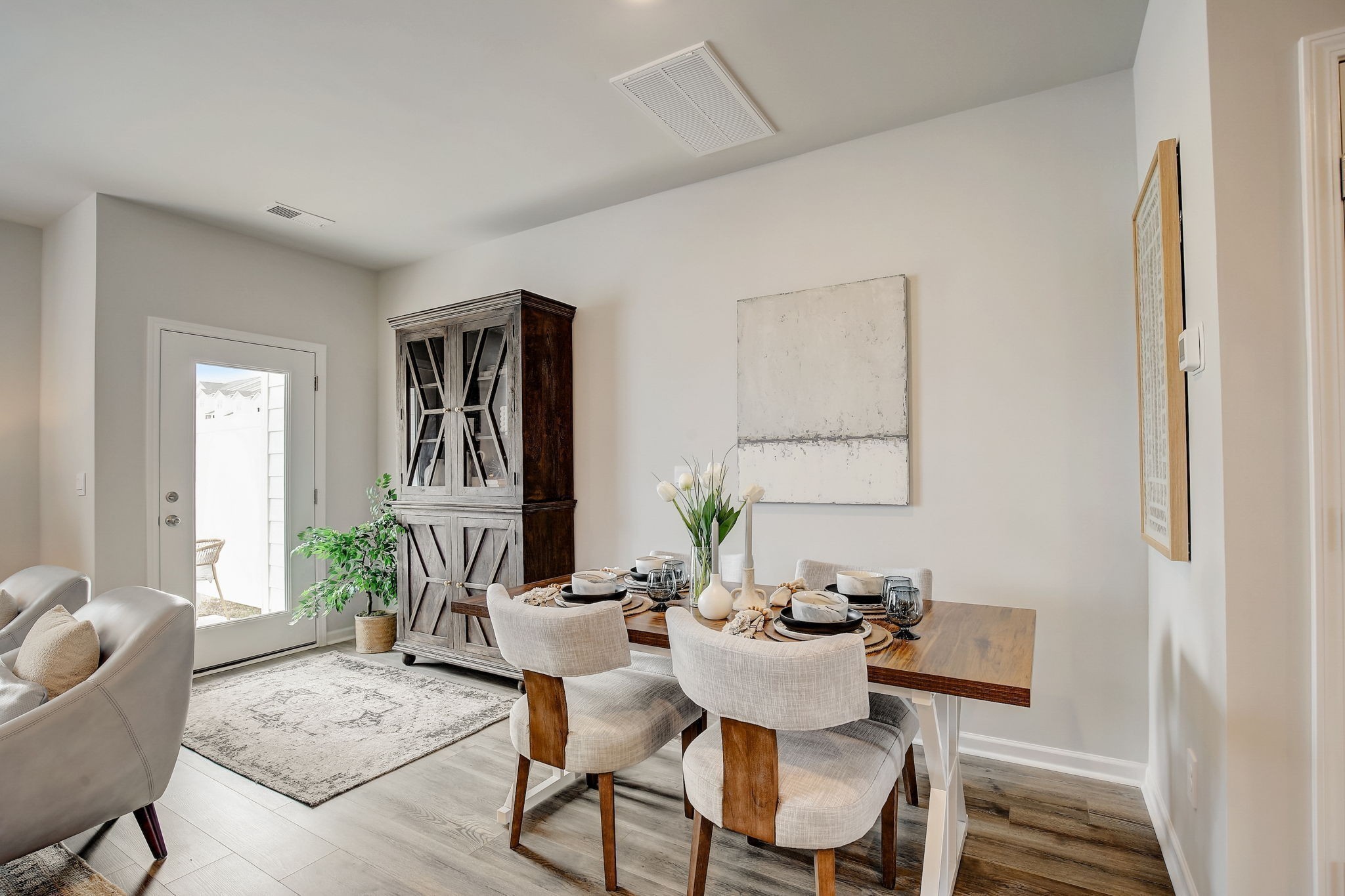 Listing photo id 12 for 2114 Magenta Drive