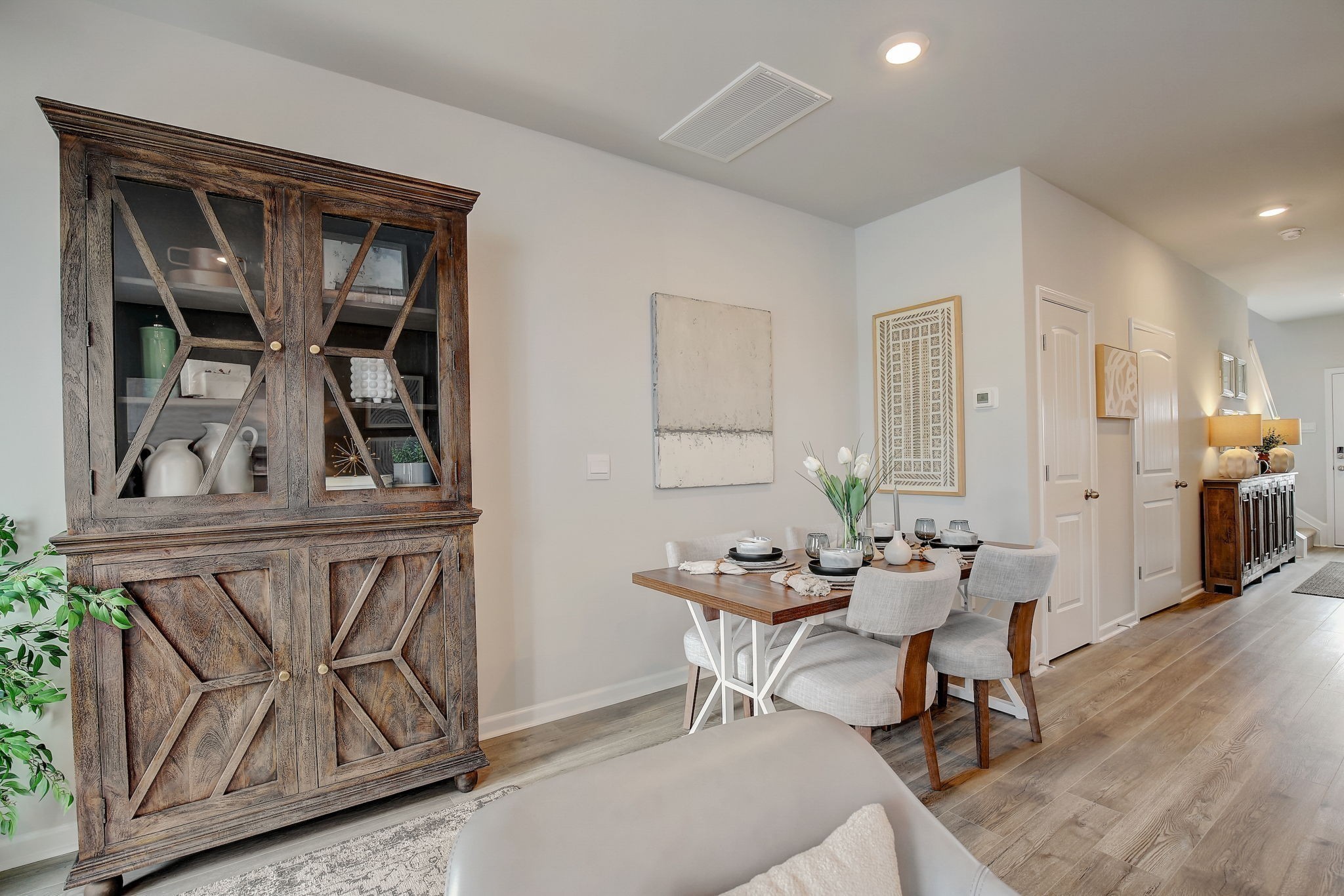 Listing photo id 14 for 2114 Magenta Drive