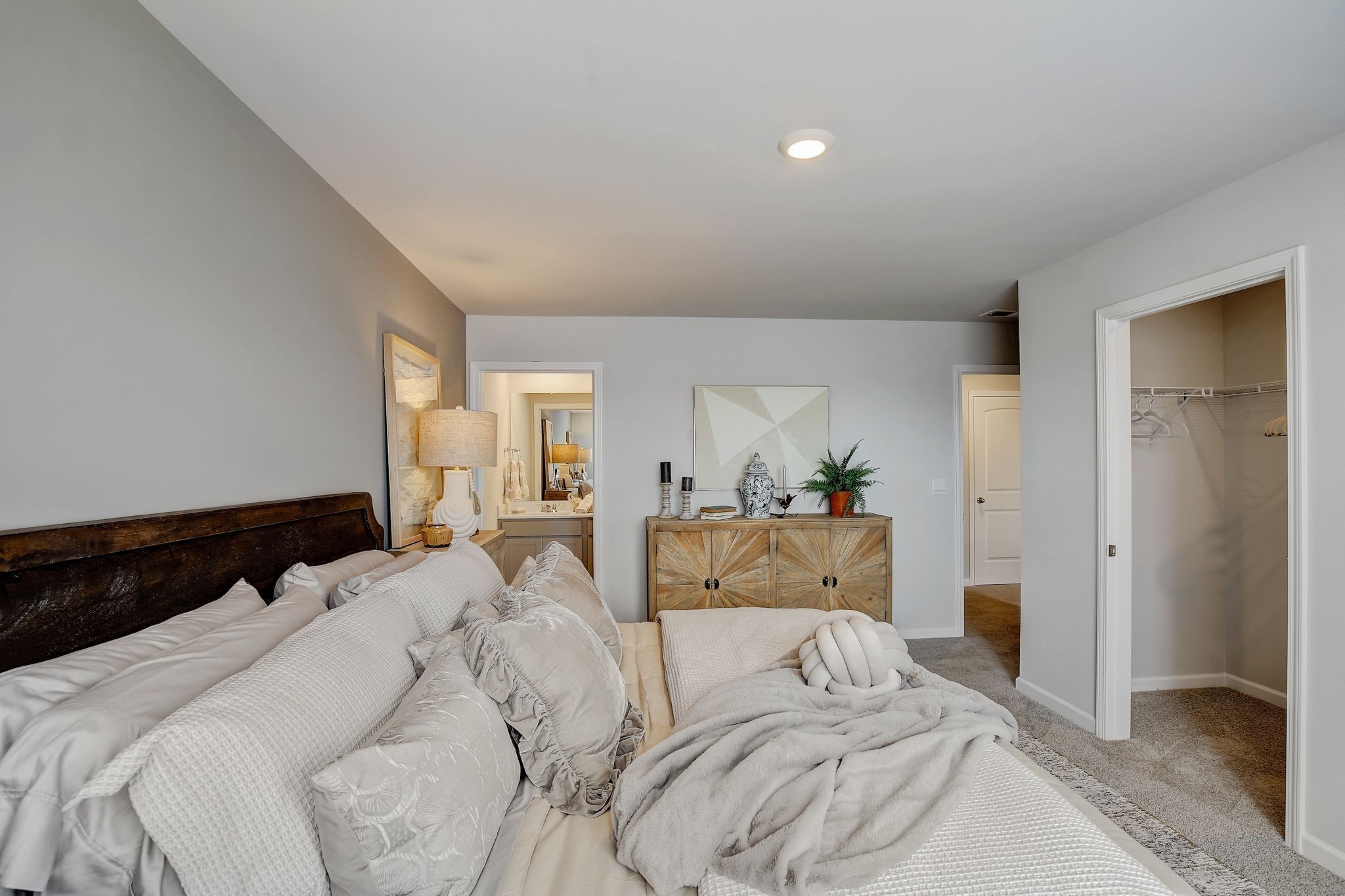 Listing photo id 24 for 2114 Magenta Drive