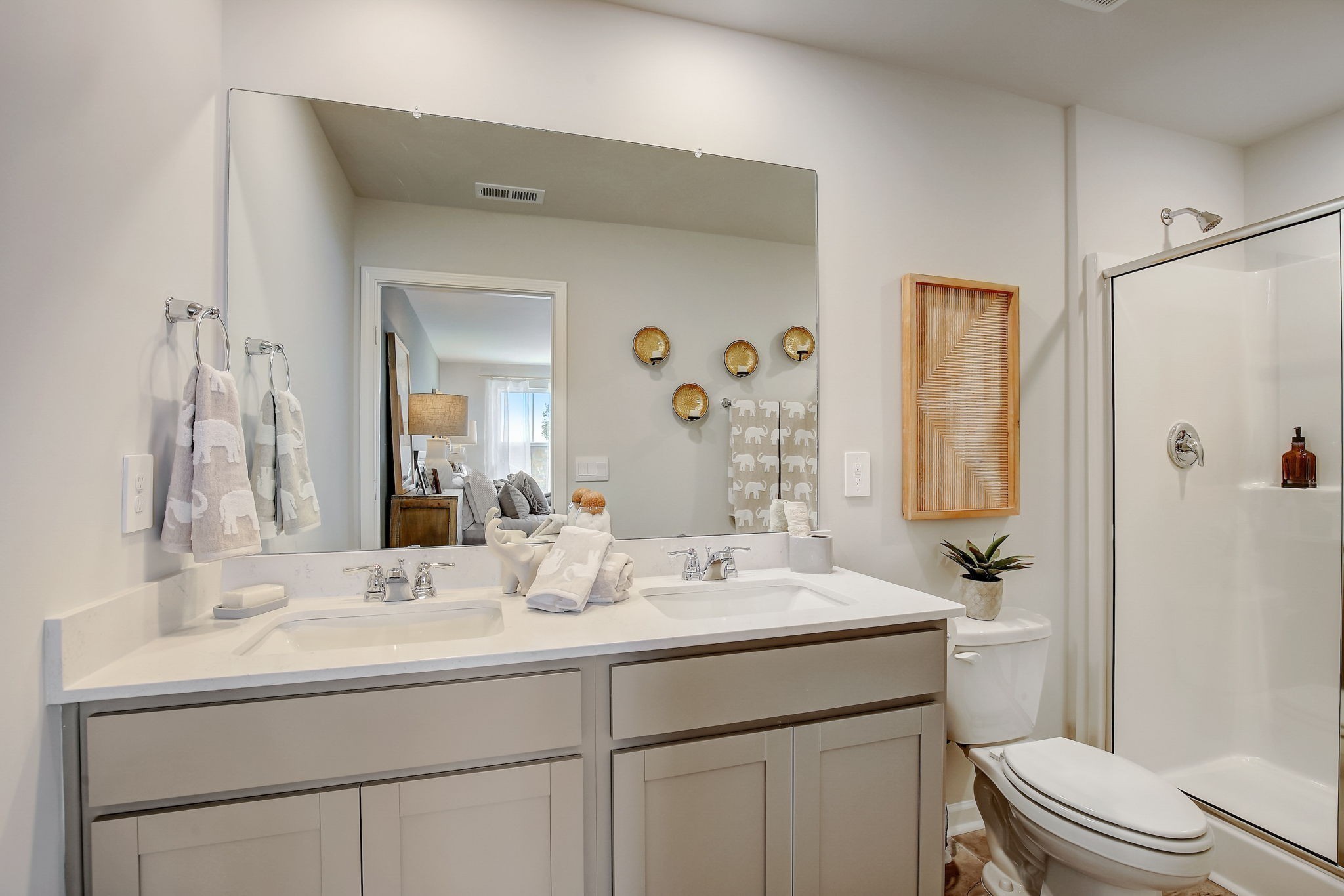 Listing photo id 25 for 2114 Magenta Drive