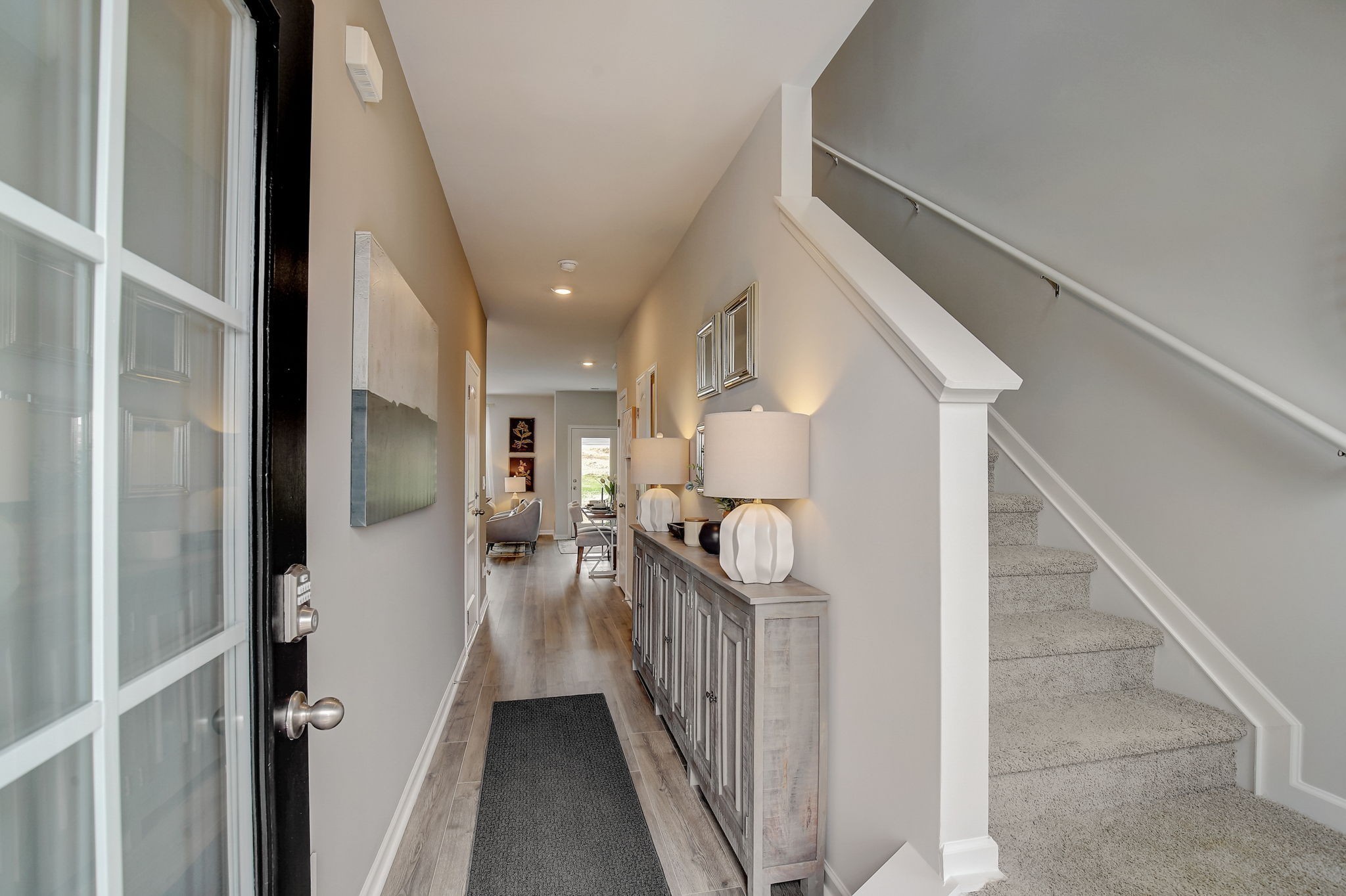 Listing photo id 4 for 2114 Magenta Drive