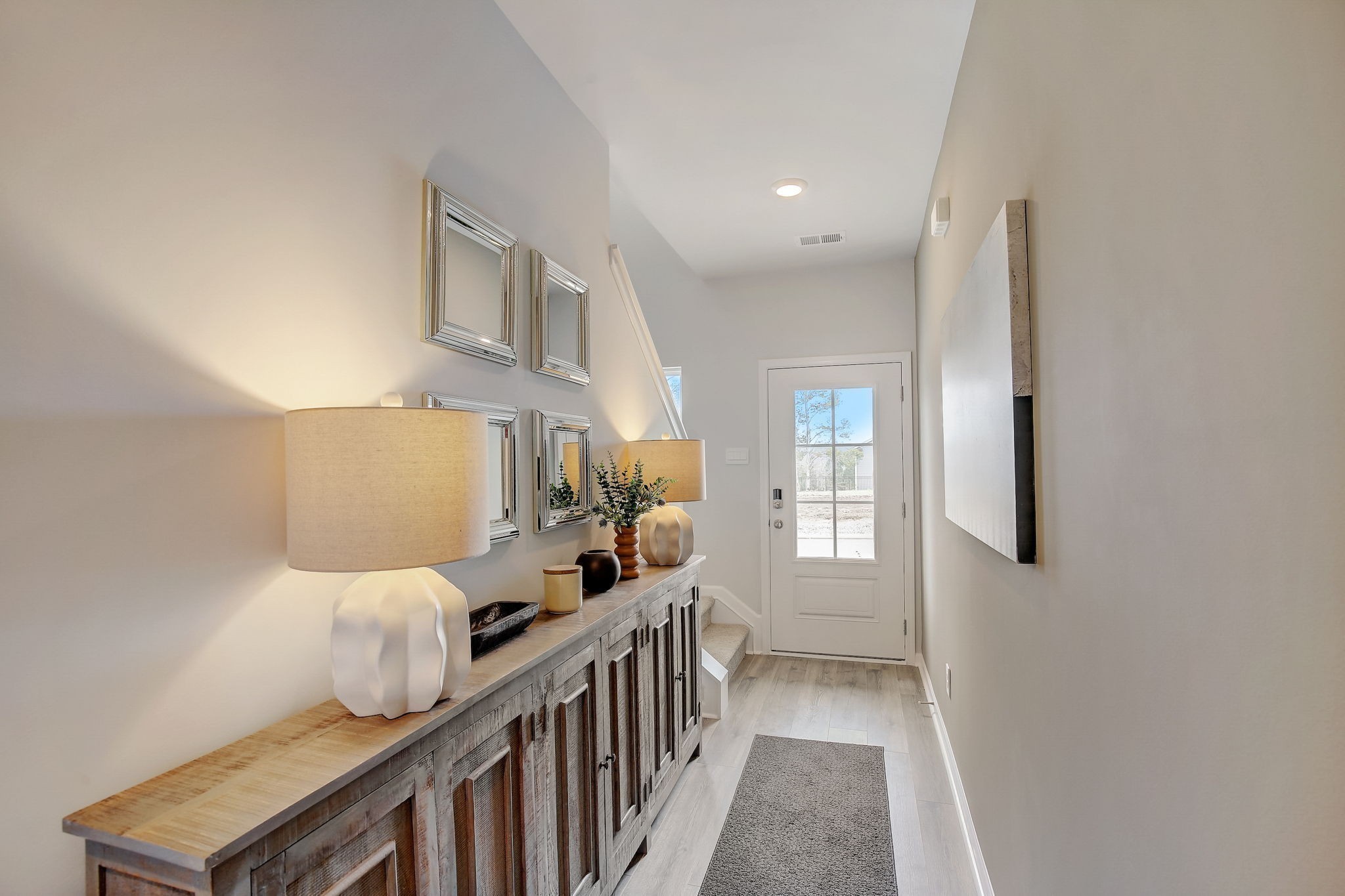 Listing photo id 5 for 2114 Magenta Drive