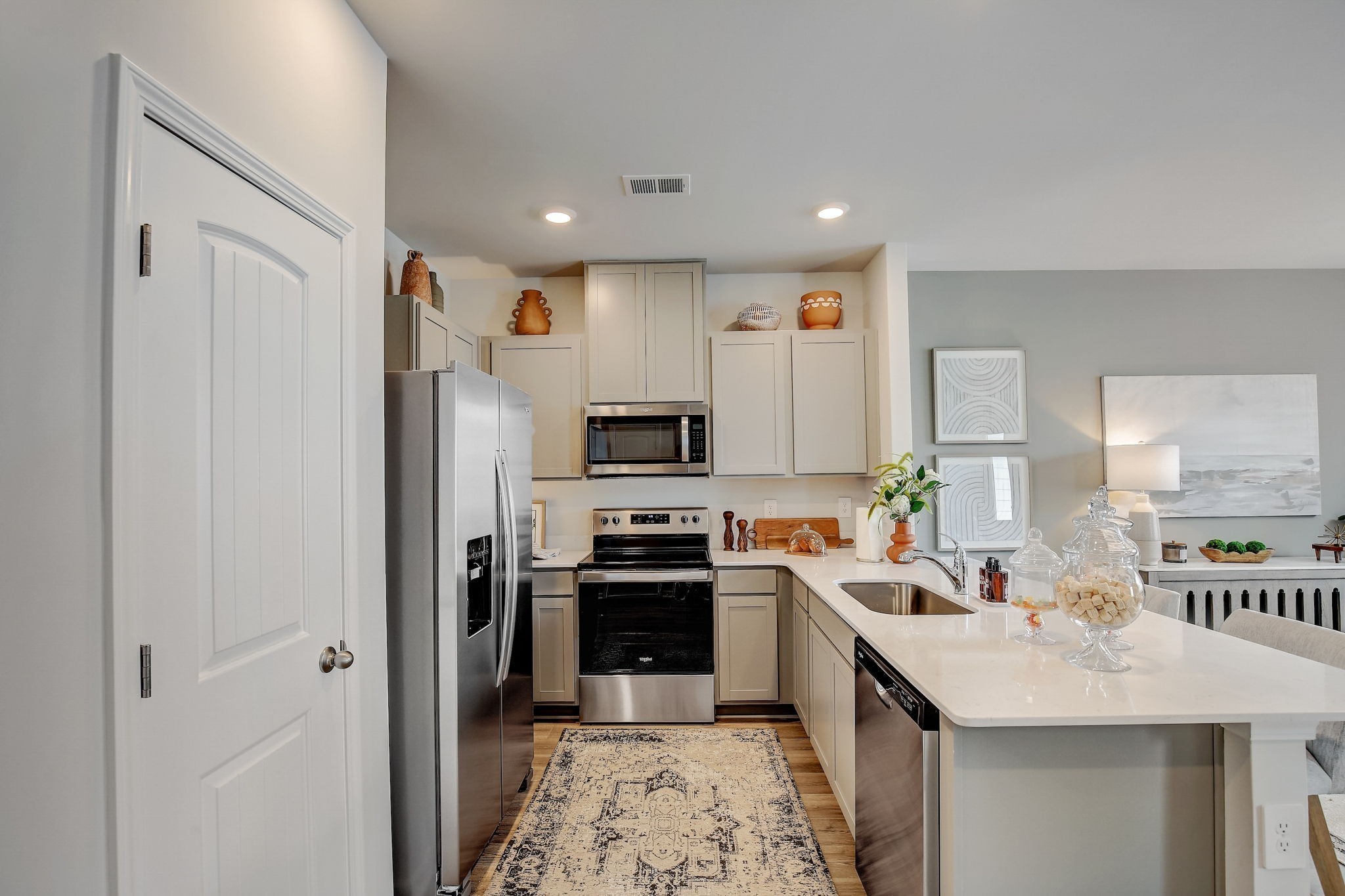 Listing photo id 7 for 2114 Magenta Drive