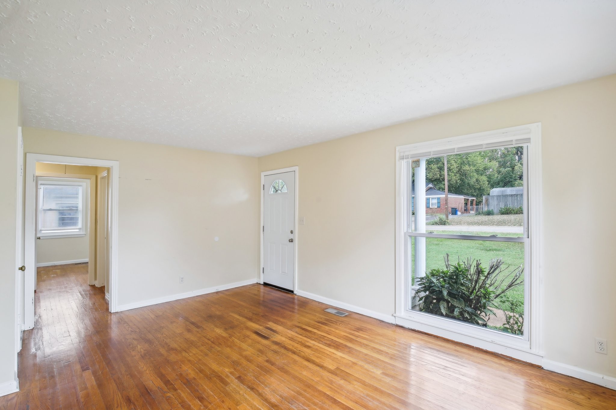 Image 5 of 46 For 1114 Hickory Road