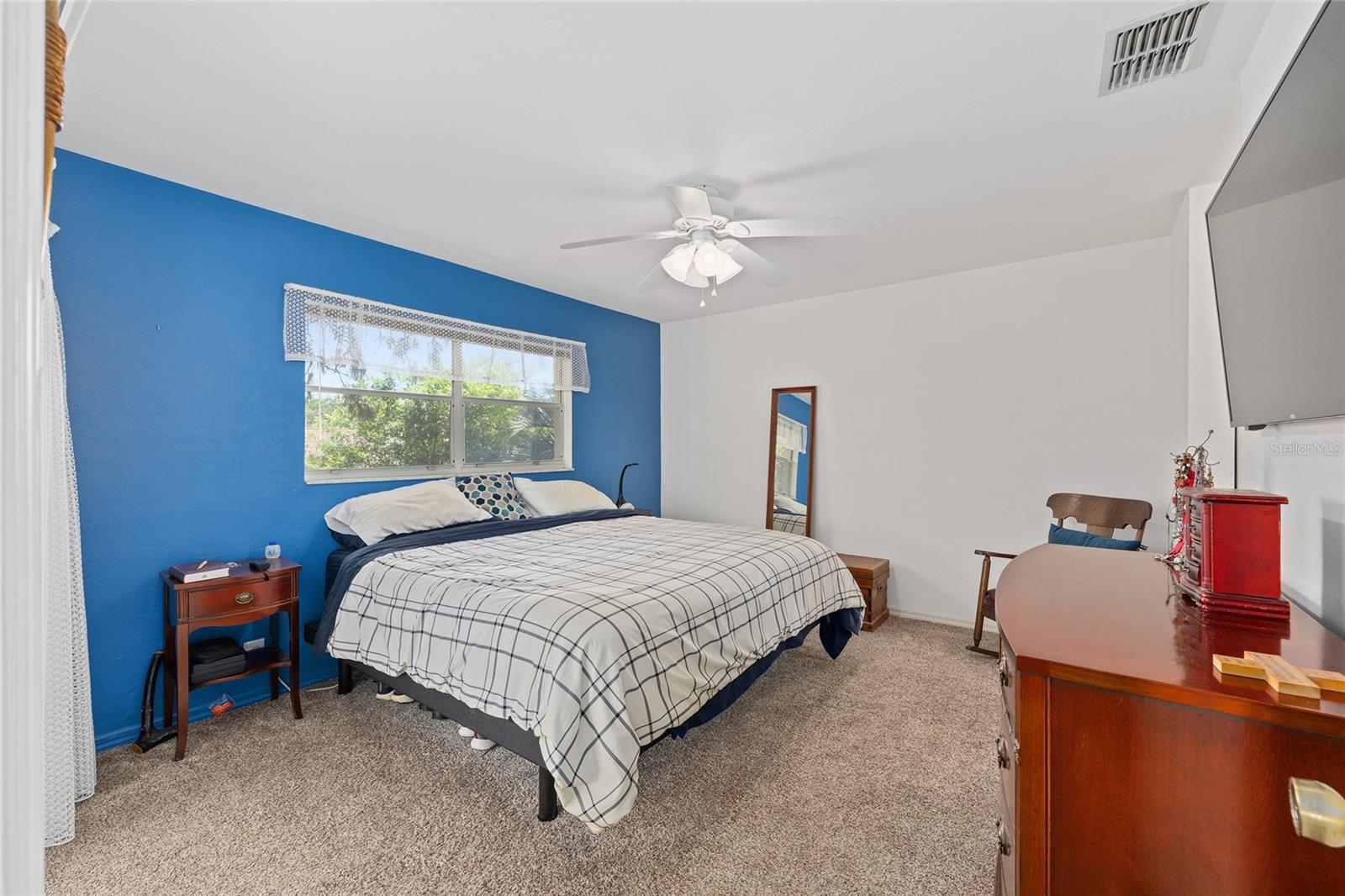 Image 13 of 33 For 910 Penn Hills Court