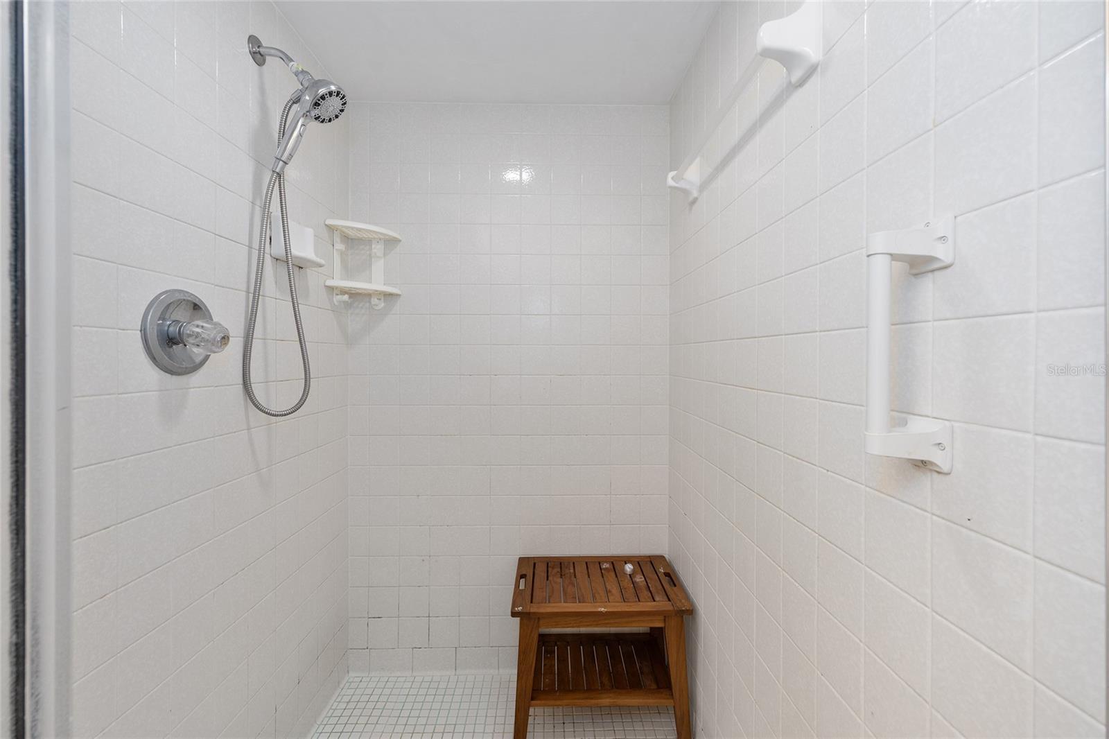 Image 19 of 33 For 910 Penn Hills Court