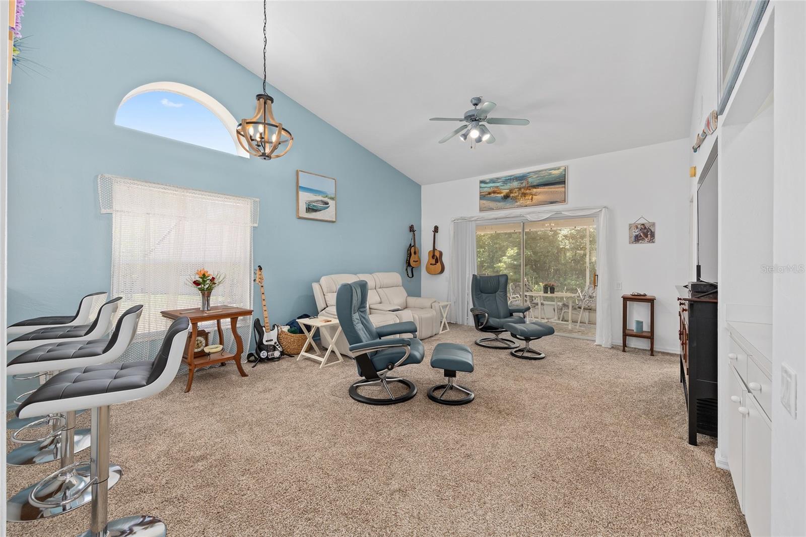 Image 4 of 33 For 910 Penn Hills Court
