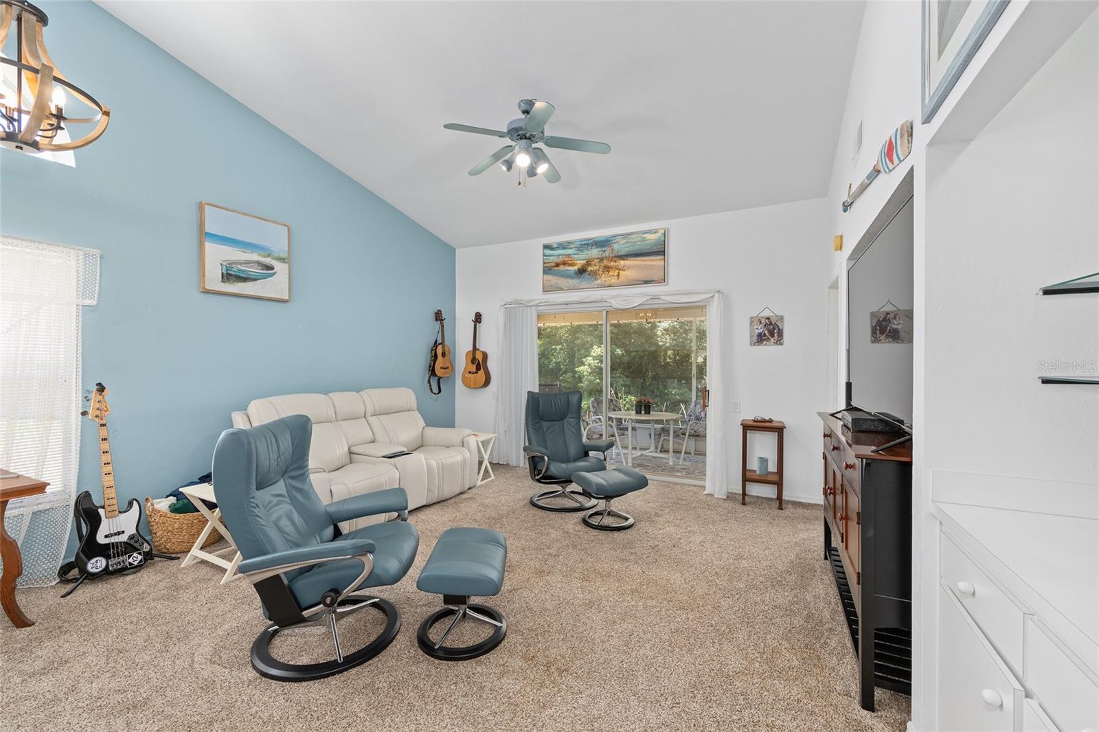 Image 6 of 33 For 910 Penn Hills Court