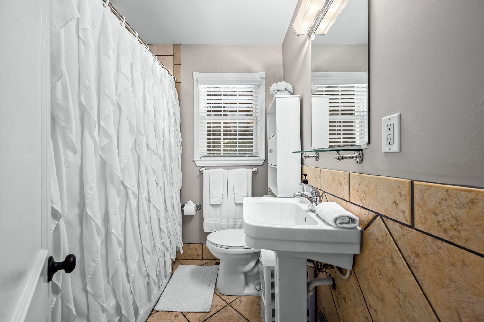 Image 16 of 29 For 7569 Riverbend Road