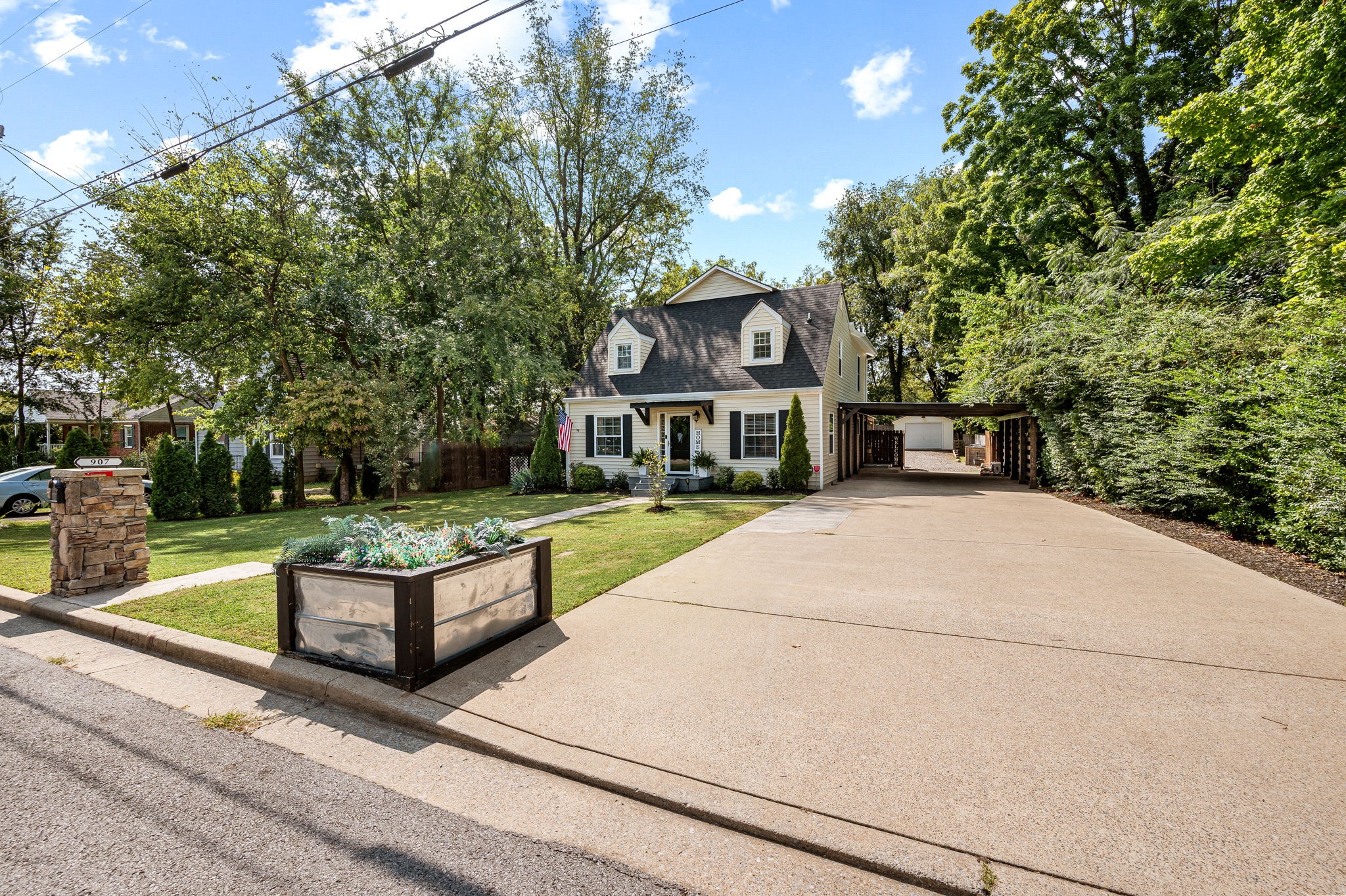 Image 4 of 29 For 7569 Riverbend Road