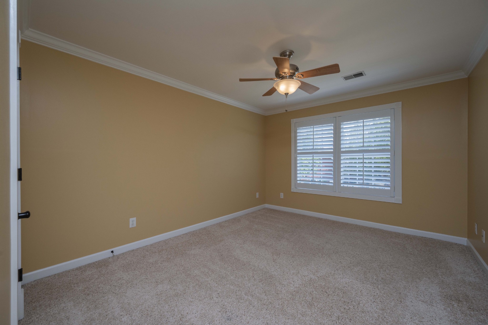 Image 36 of 53 For 340 Glassboro Court 4b