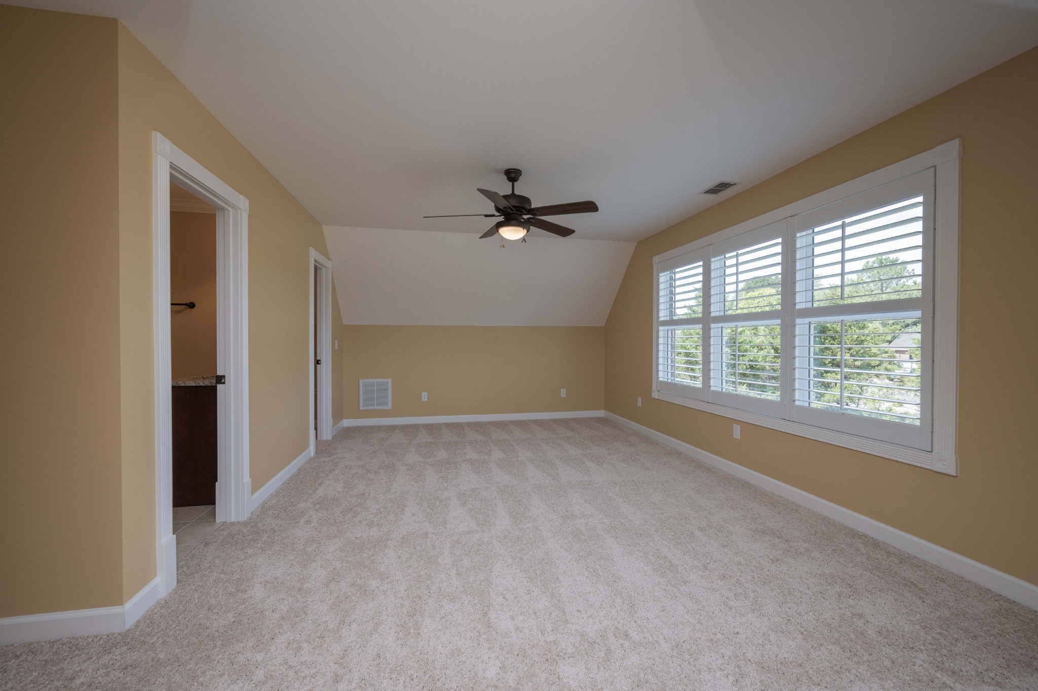 Image 41 of 53 For 340 Glassboro Court 4b