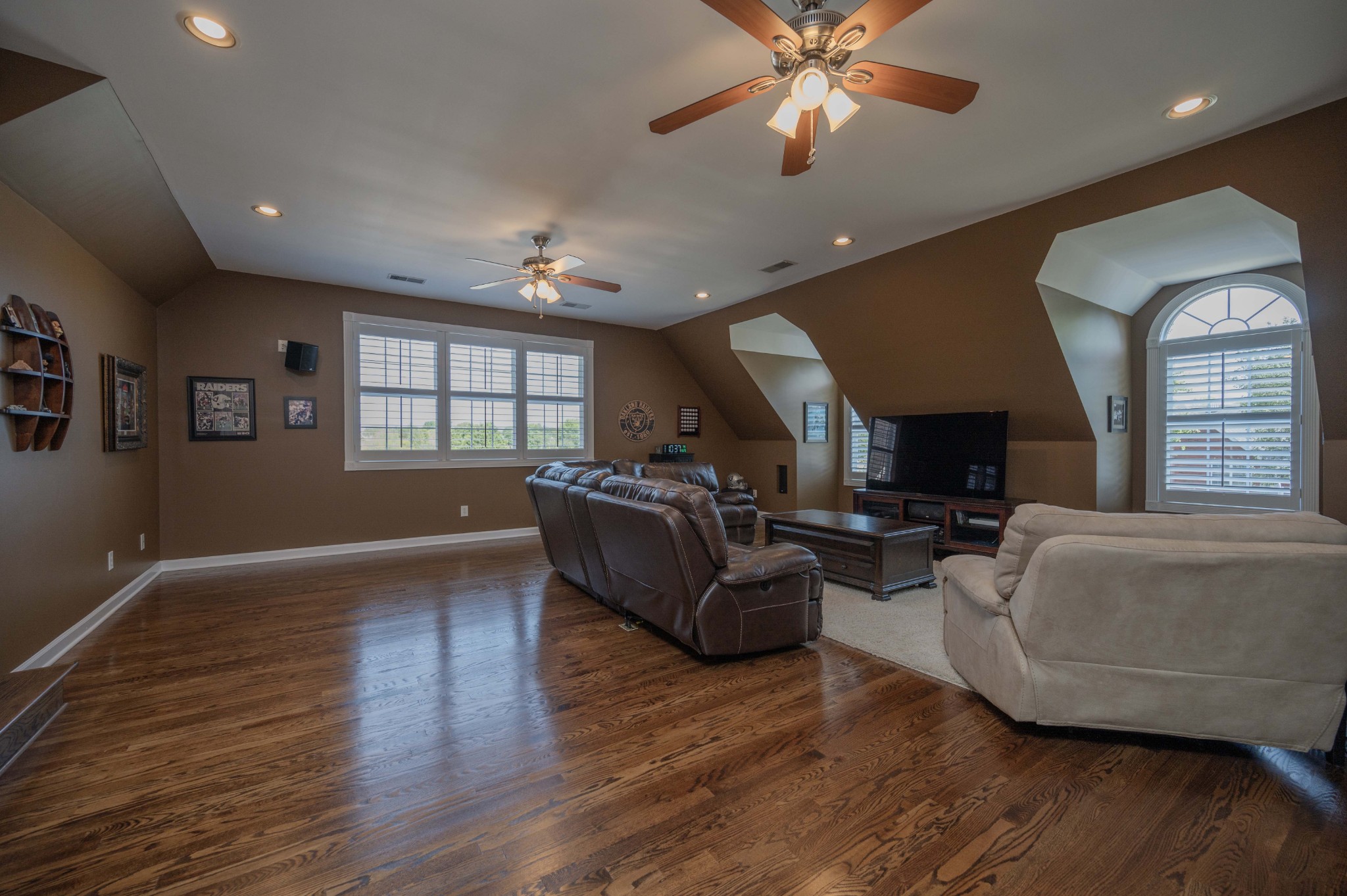 Image 46 of 53 For 340 Glassboro Court 4b