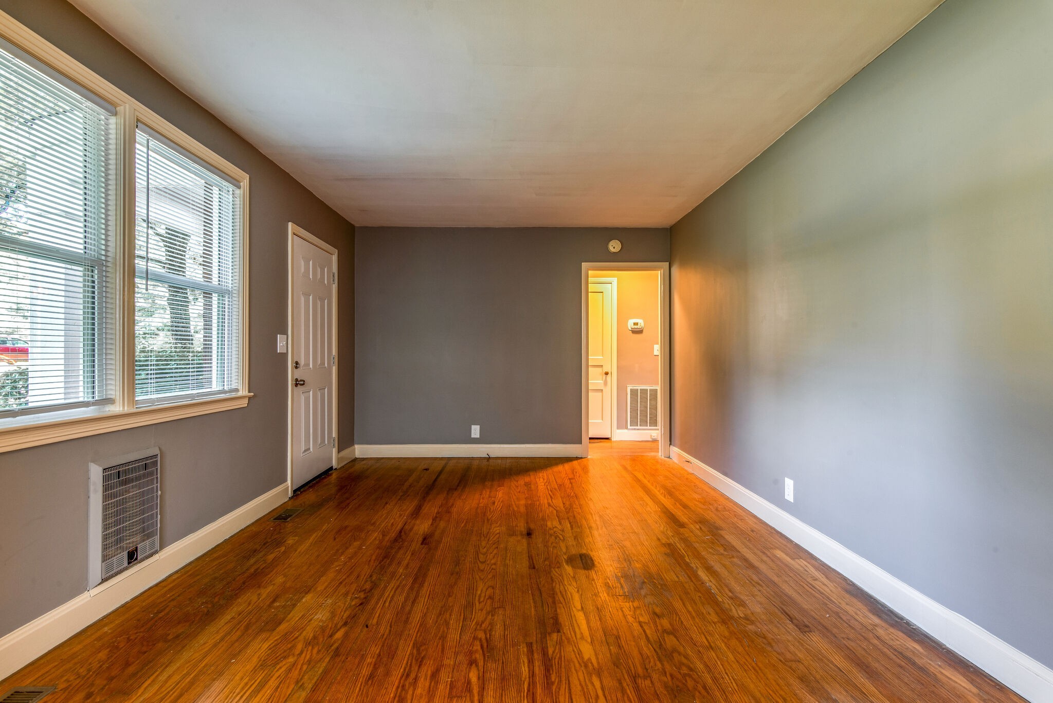 Image 10 of 17 For 8473 Elossa Court