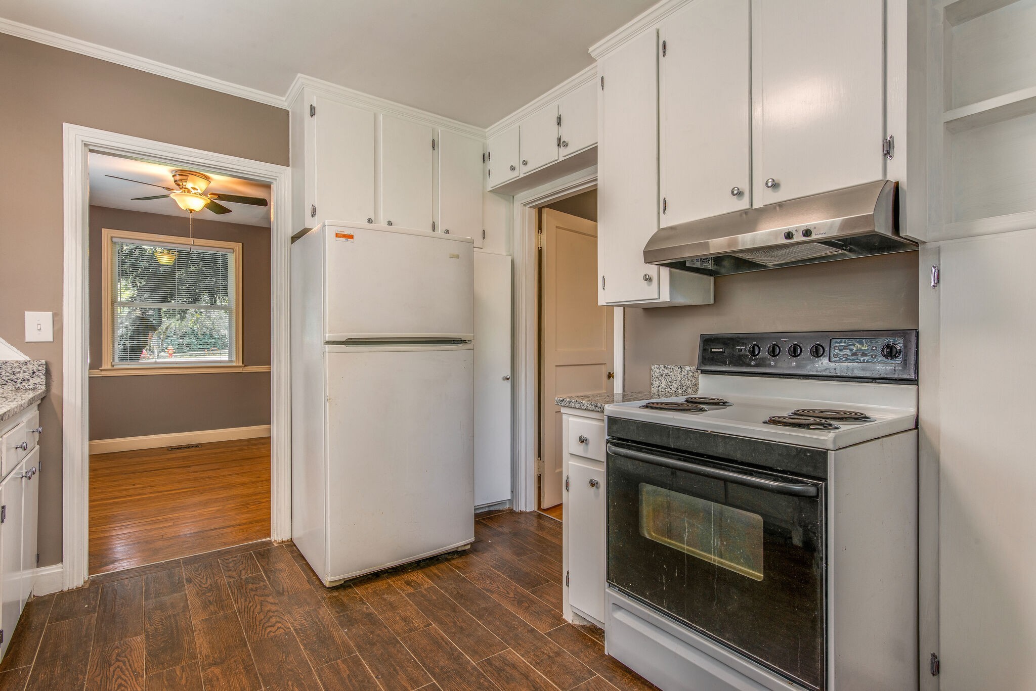 Image 15 of 17 For 8473 Elossa Court