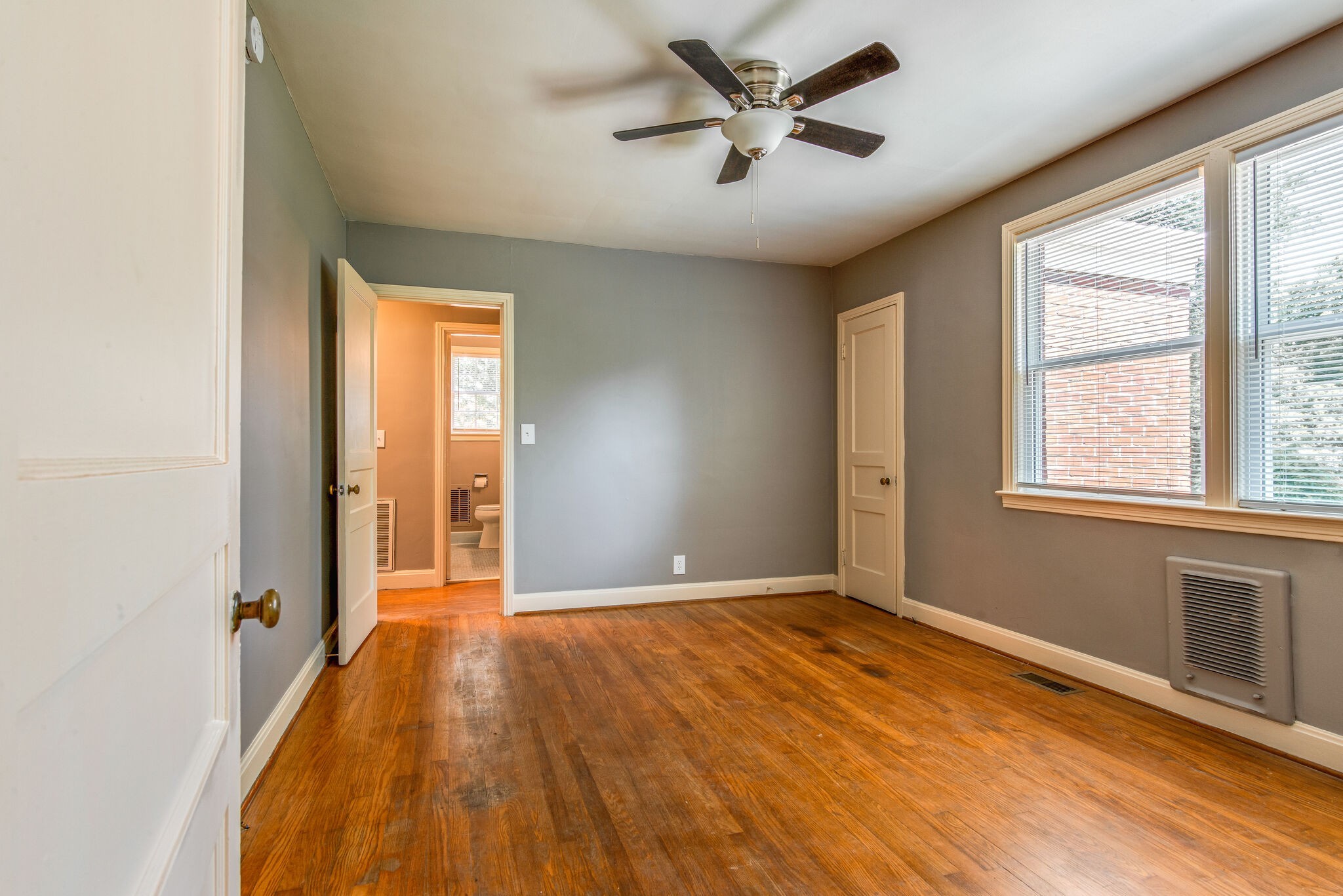 Image 16 of 17 For 8473 Elossa Court