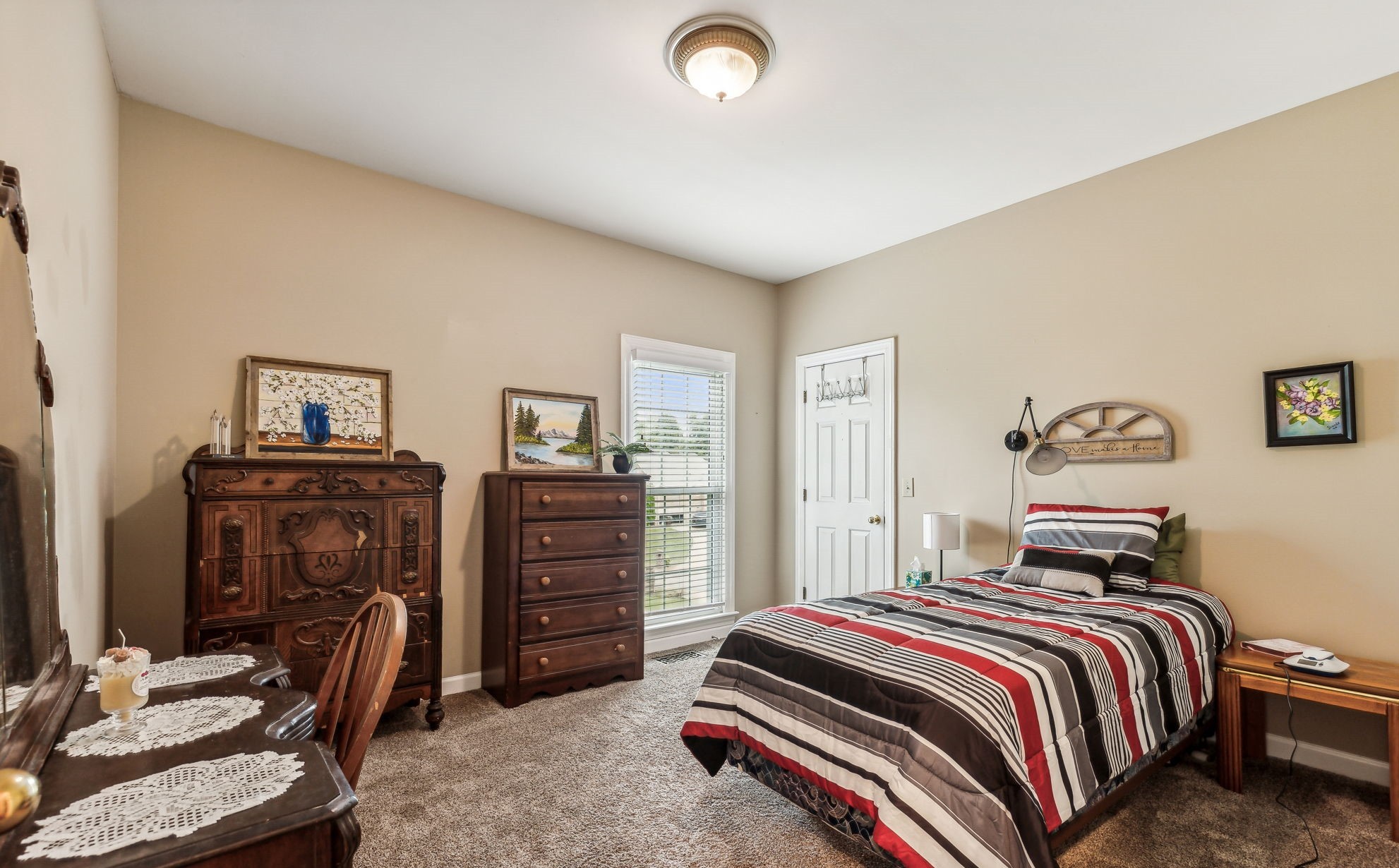 Image 15 of 38 For 4721 11 Street