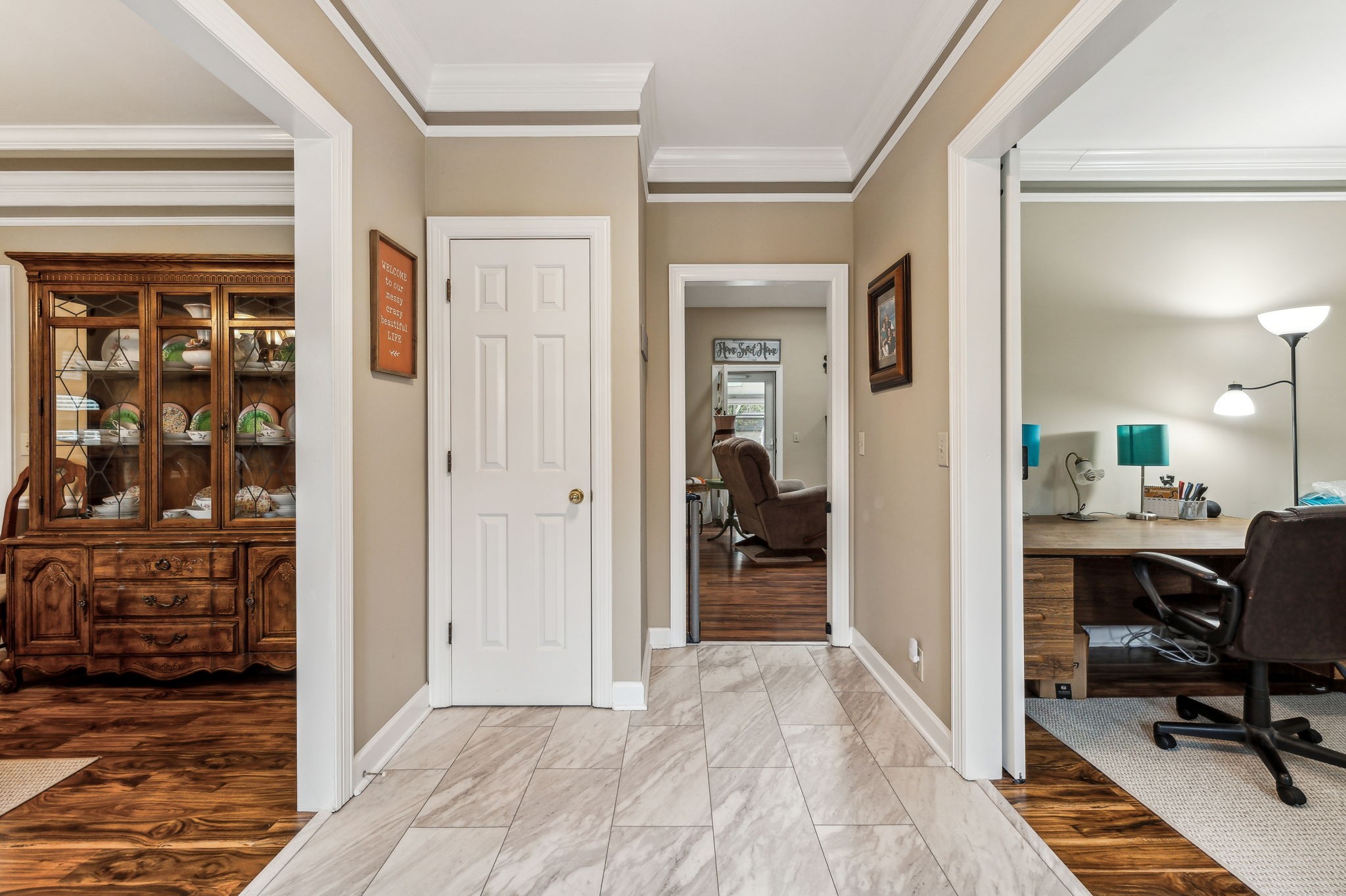 Image 2 of 38 For 4721 11 Street