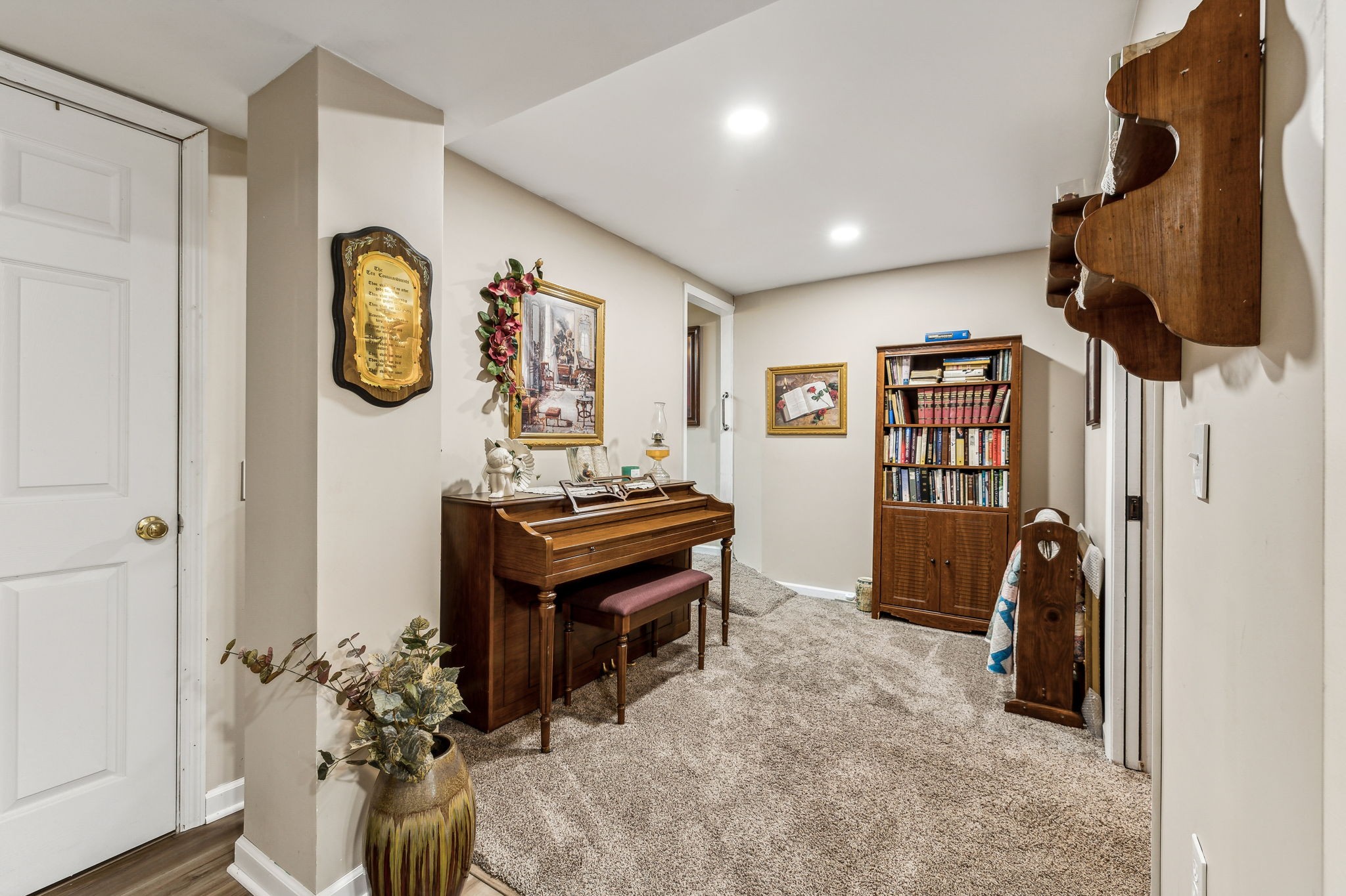 Image 24 of 38 For 4721 11 Street