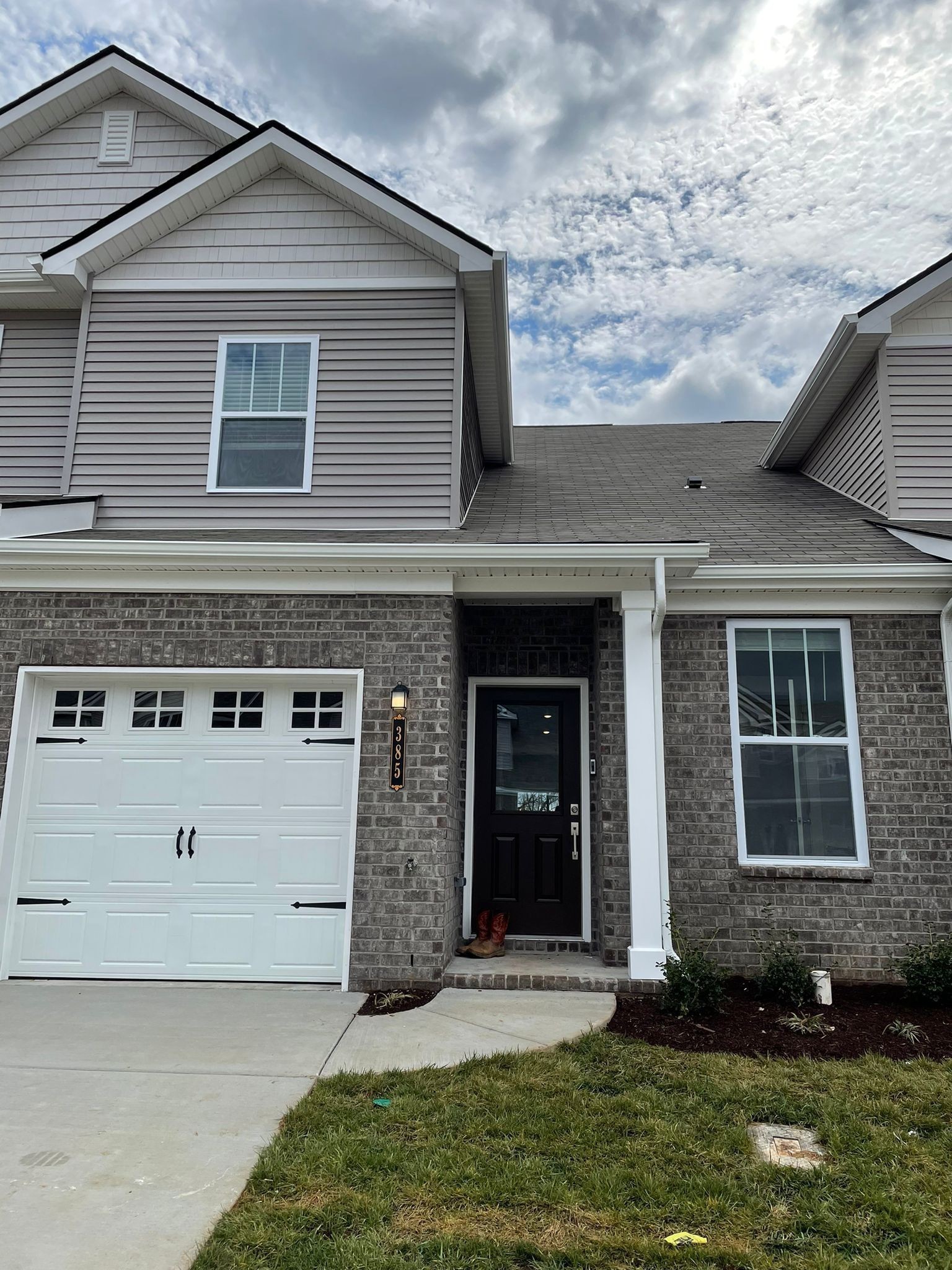 Listing photo id 0 for 8467 Doe Lane