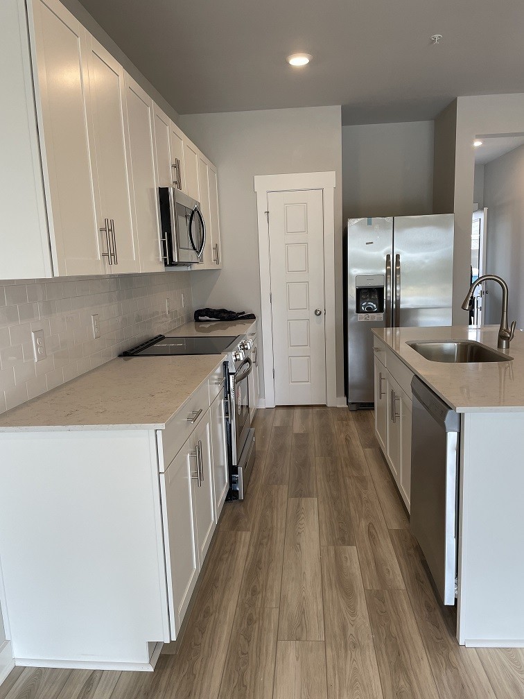 Listing photo id 2 for 8467 Doe Lane