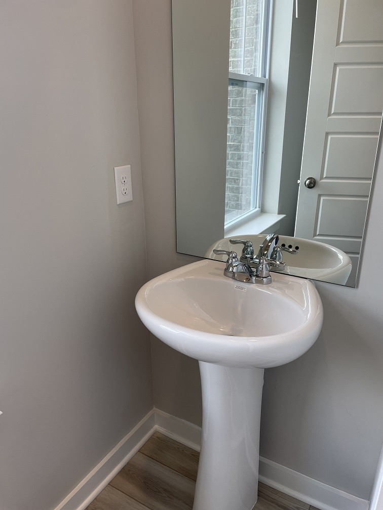 Listing photo id 5 for 8467 Doe Lane