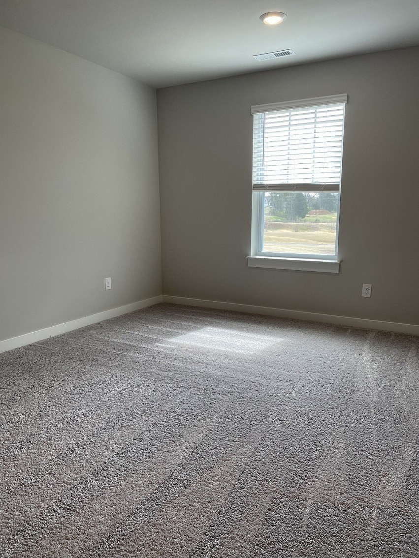 Listing photo id 7 for 8467 Doe Lane