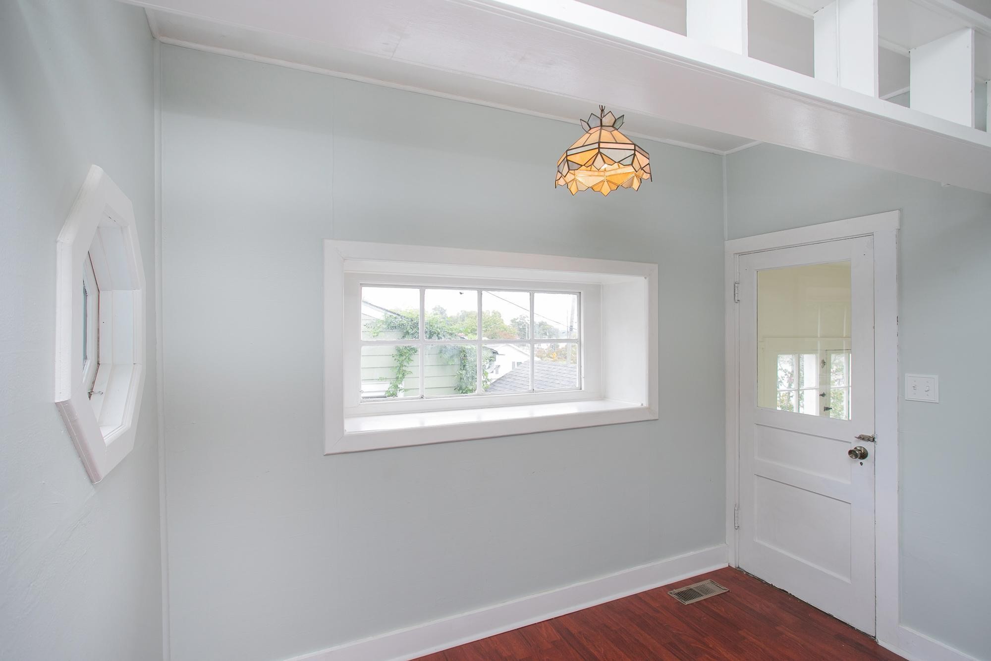 Listing photo id 11 for 1219 63rd Street Road
