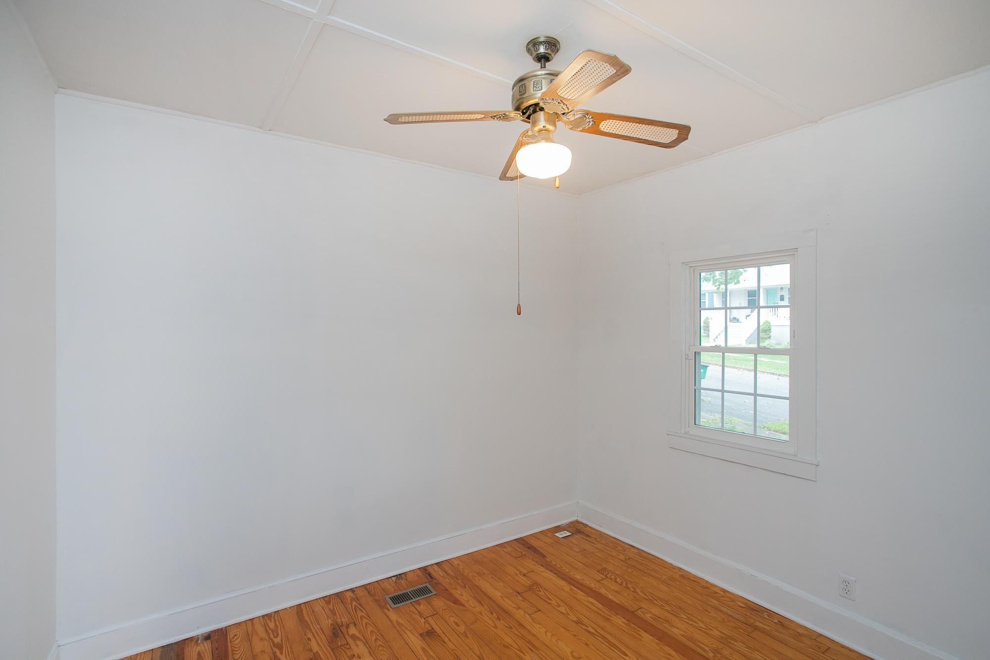 Listing photo id 14 for 1219 63rd Street Road