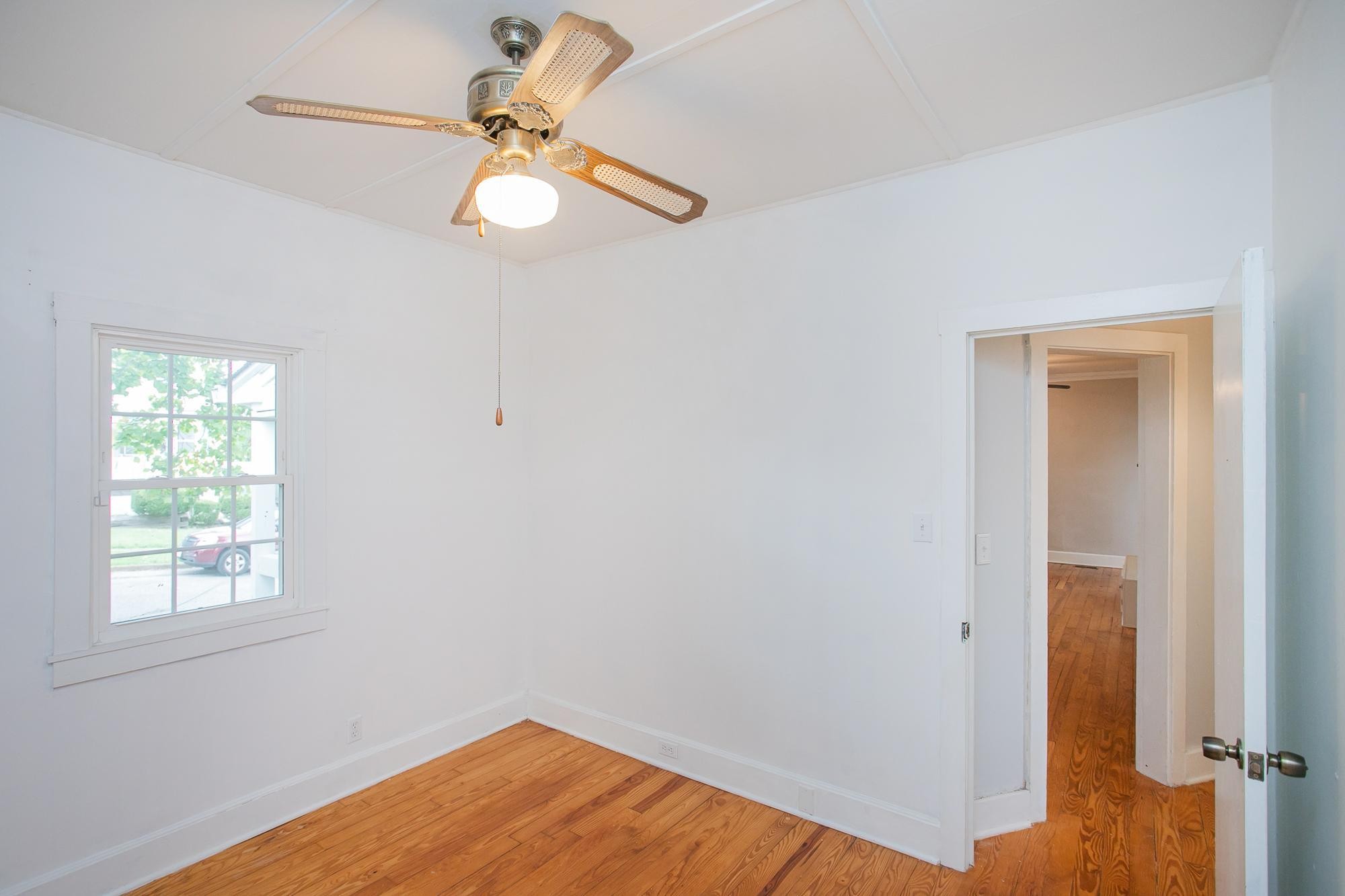Listing photo id 15 for 1219 63rd Street Road