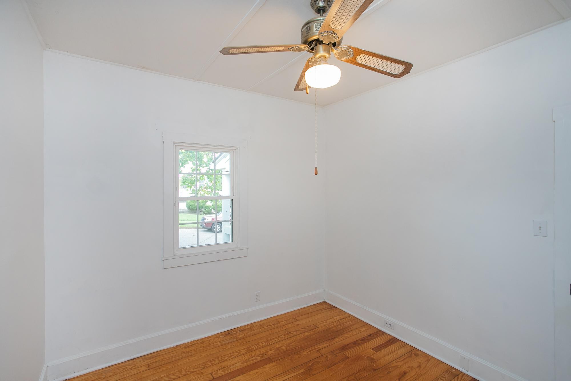 Listing photo id 16 for 1219 63rd Street Road