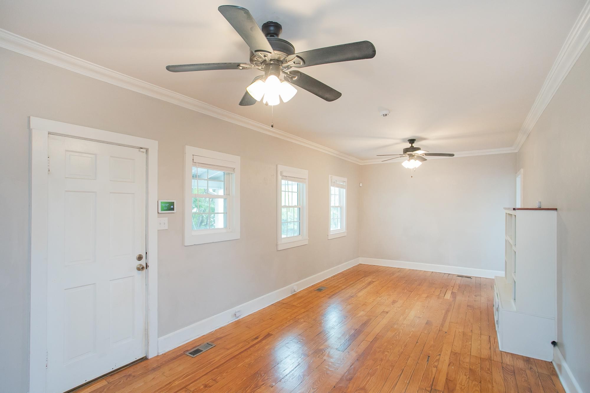 Listing photo id 4 for 1219 63rd Street Road