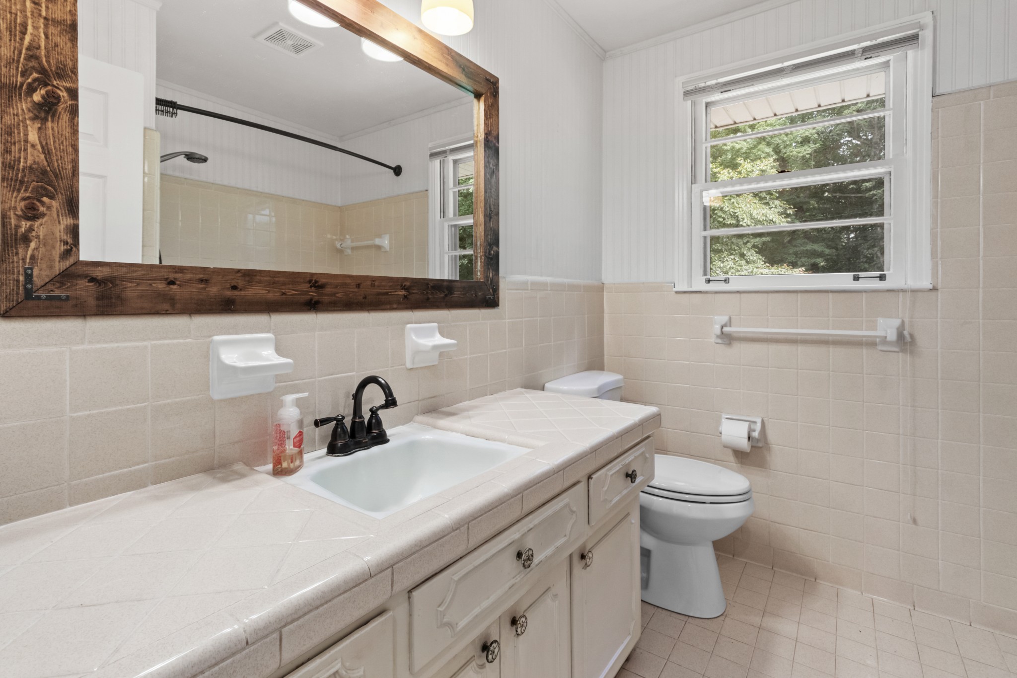 Image 10 of 27 For 107 Woodlawn Avenue
