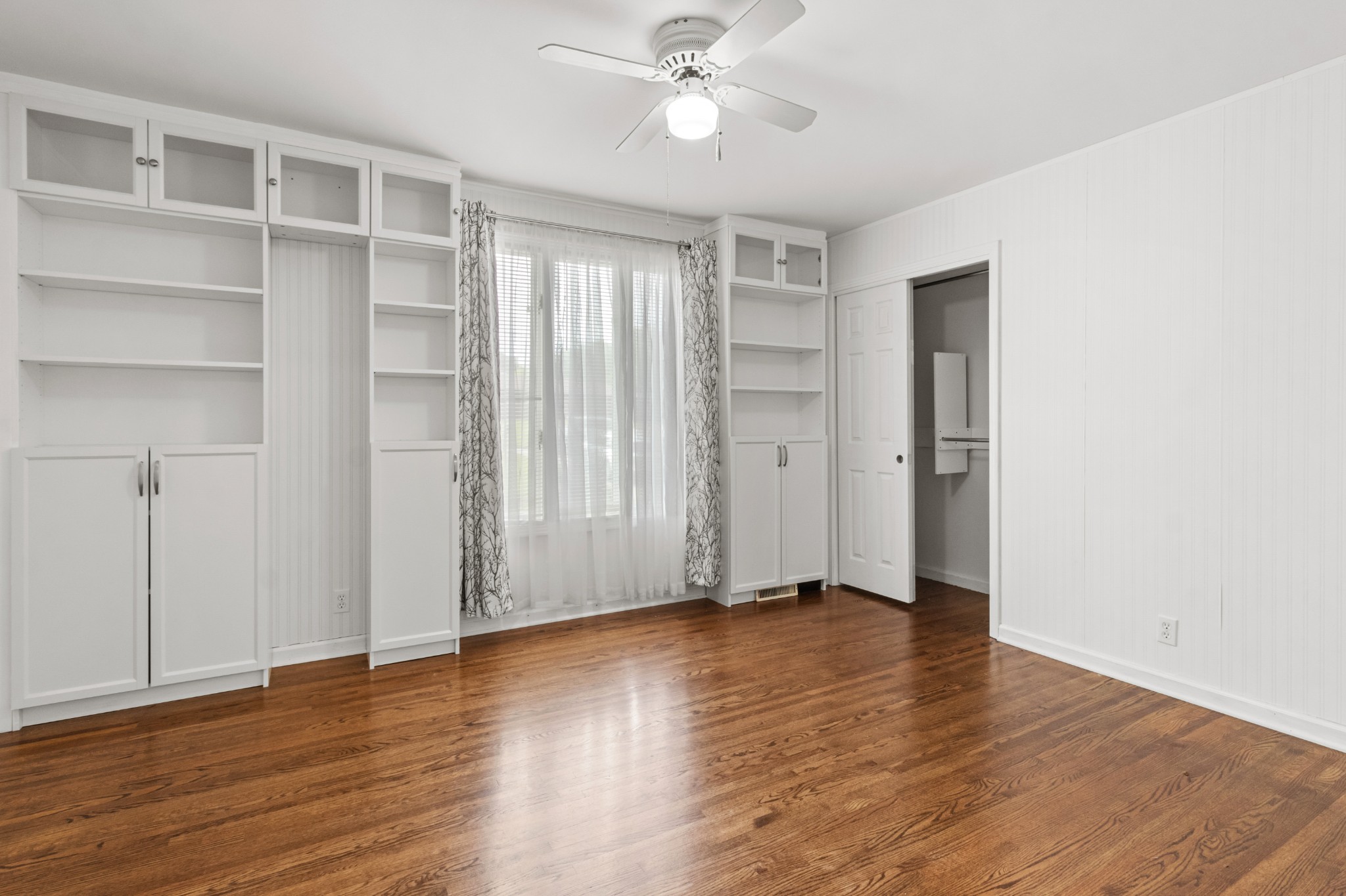 Image 11 of 27 For 107 Woodlawn Avenue