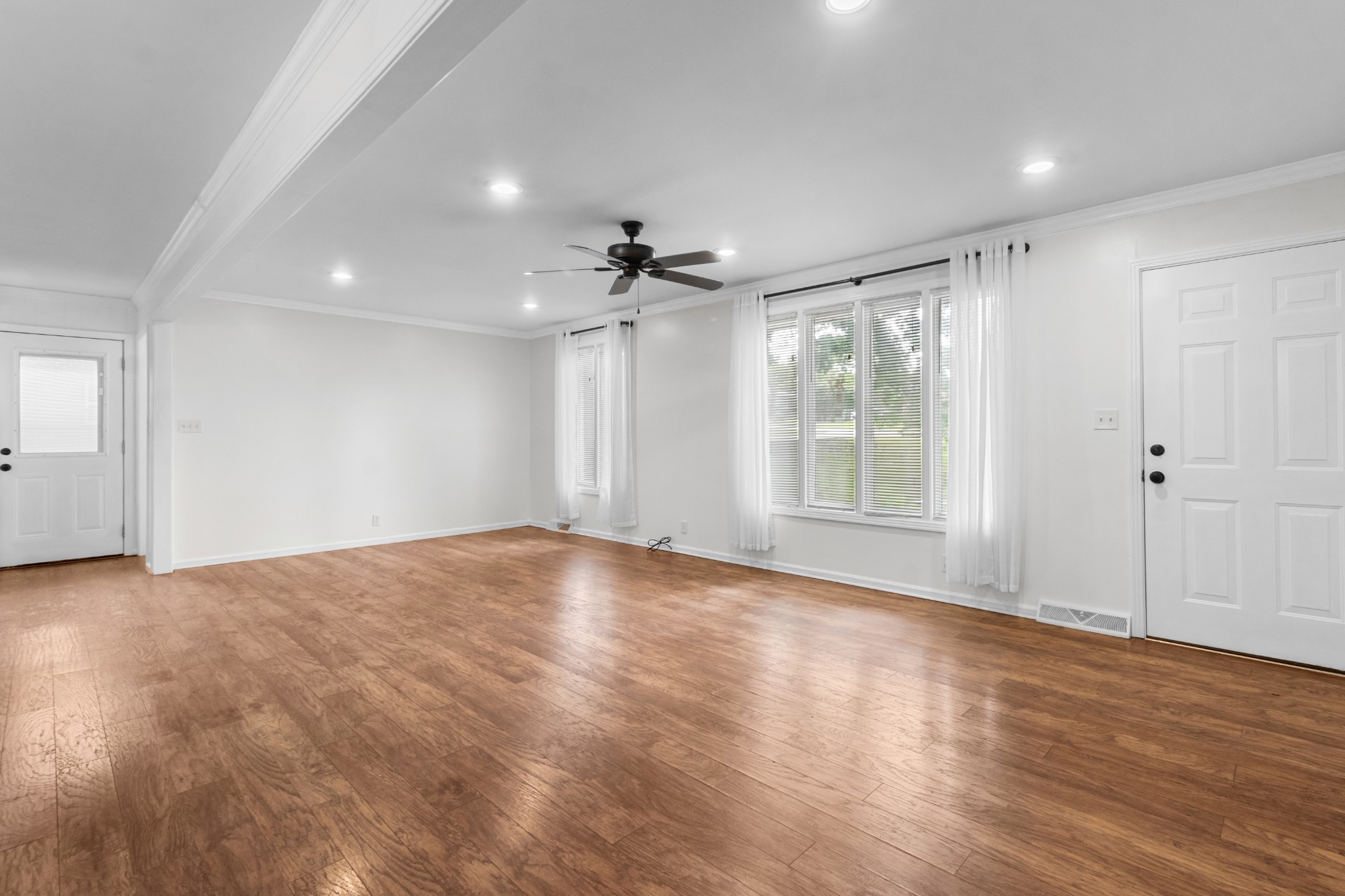 Image 4 of 27 For 107 Woodlawn Avenue