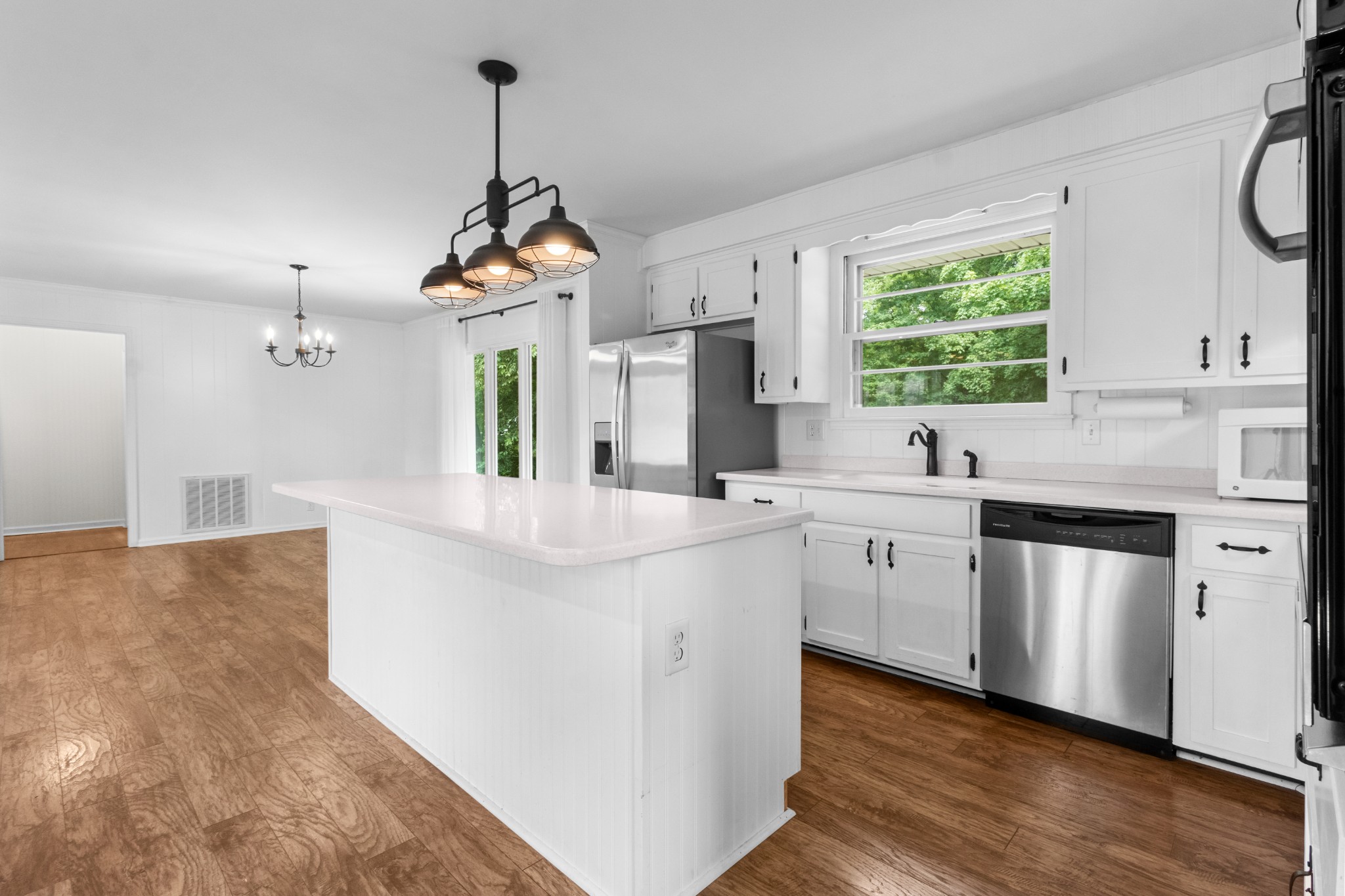 Image 9 of 27 For 107 Woodlawn Avenue