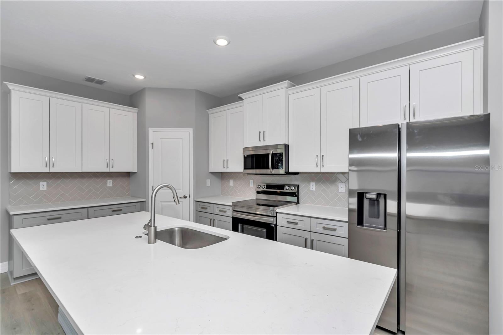Image 20 of 40 For 9405 159th Lane