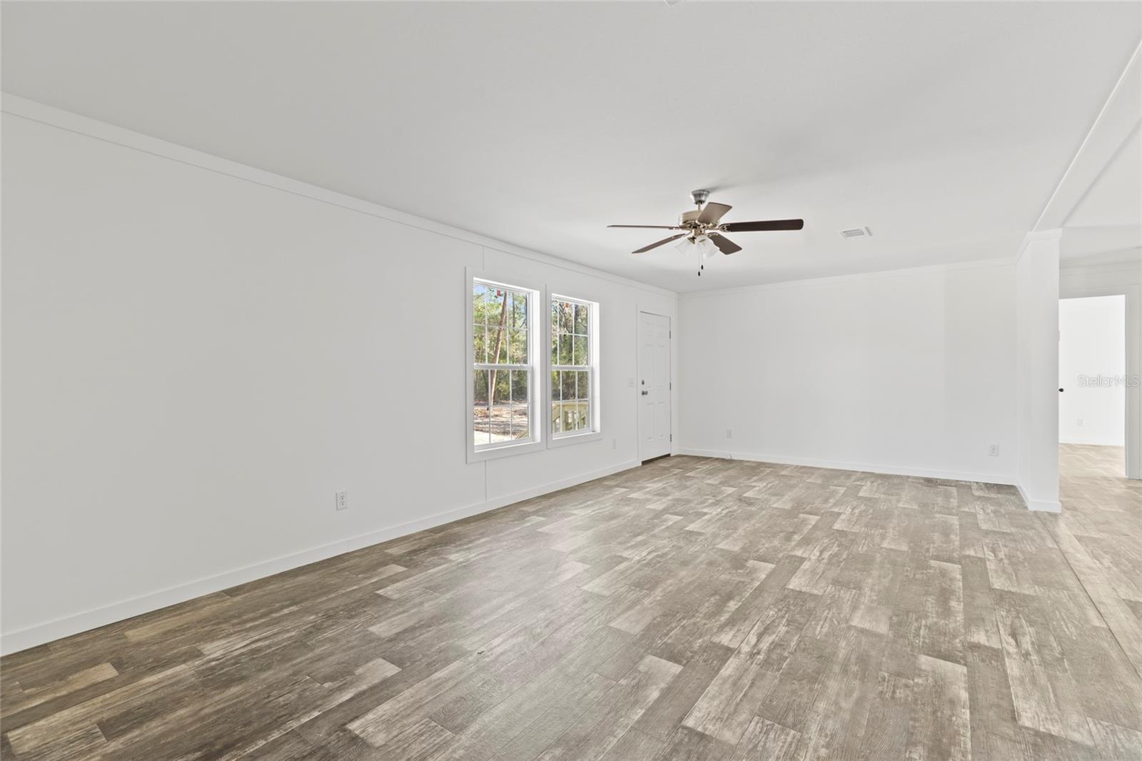 Listing photo id 9 for 5221 Joliet Lane