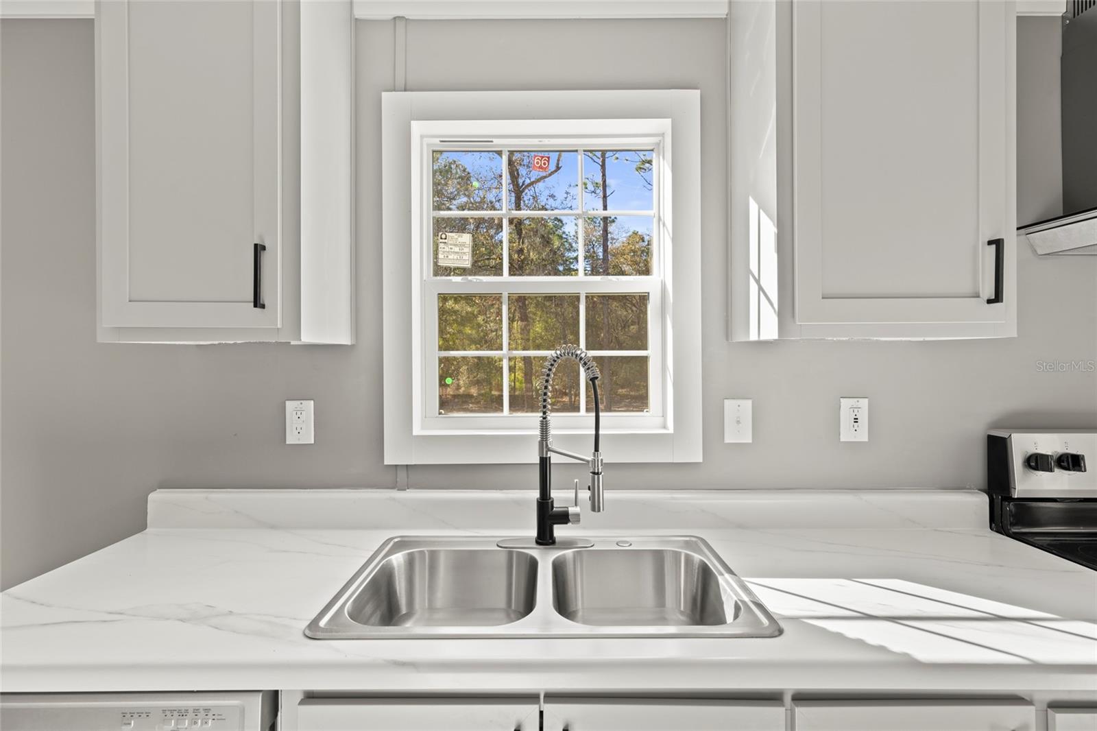 Listing photo id 15 for 5221 Joliet Lane