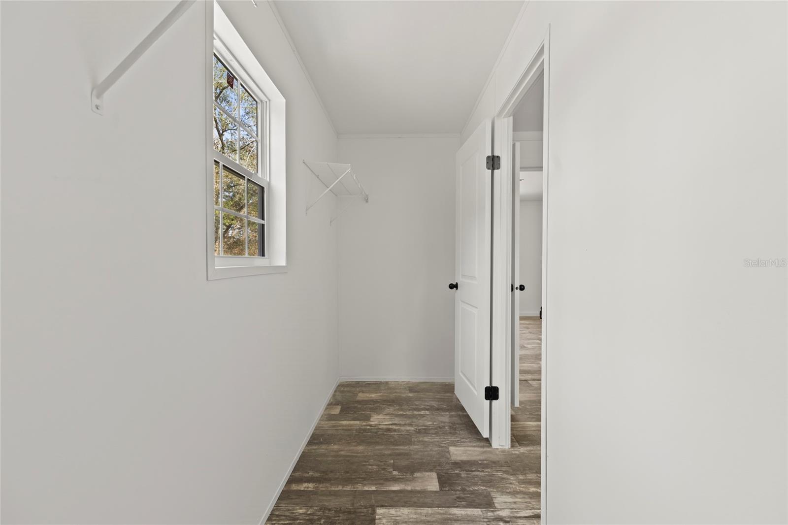 Listing photo id 19 for 5221 Joliet Lane
