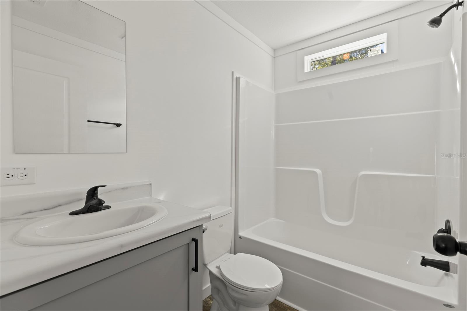 Listing photo id 22 for 5221 Joliet Lane