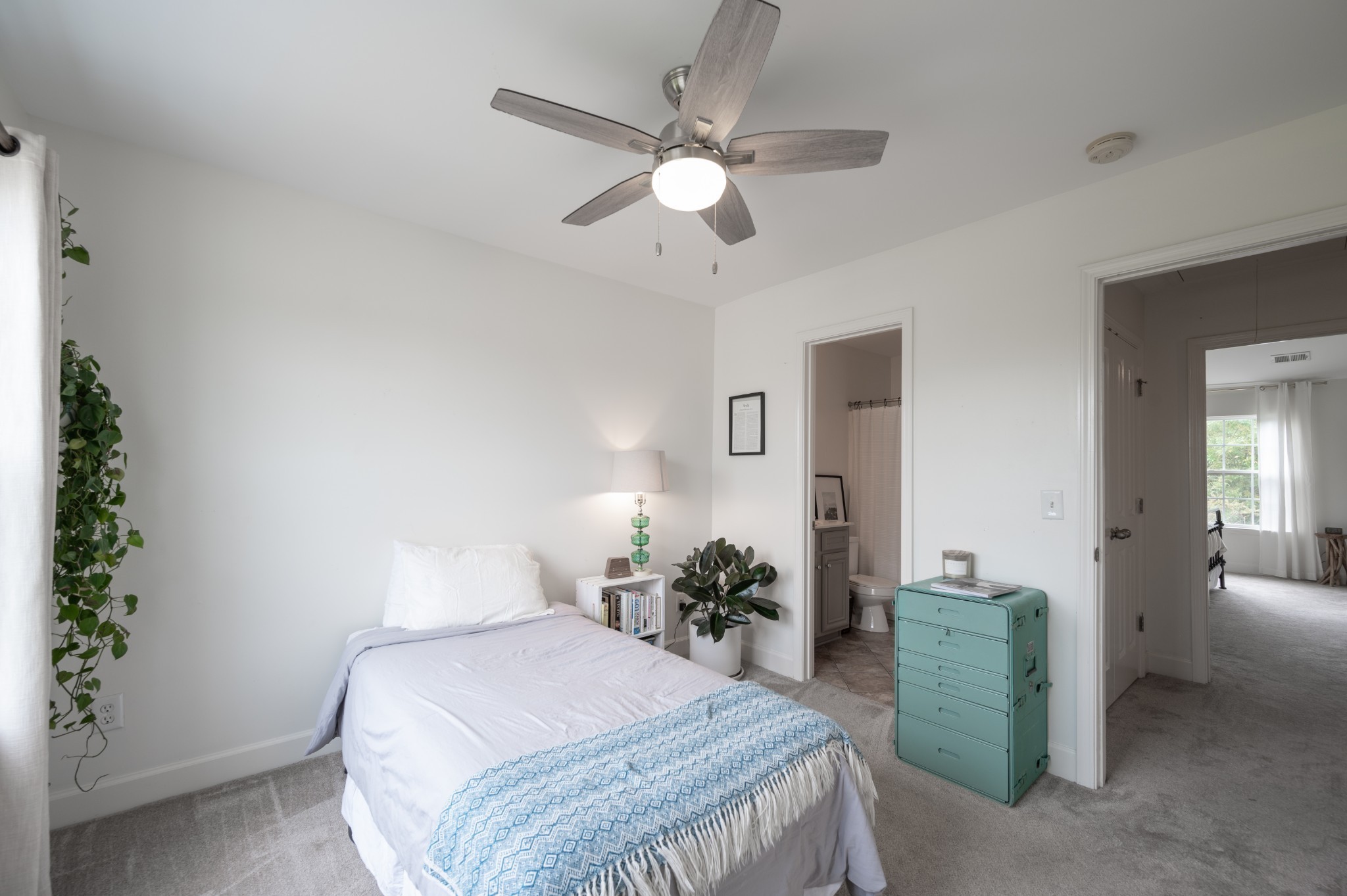Image 21 of 50 For 2206 3rd Avenue