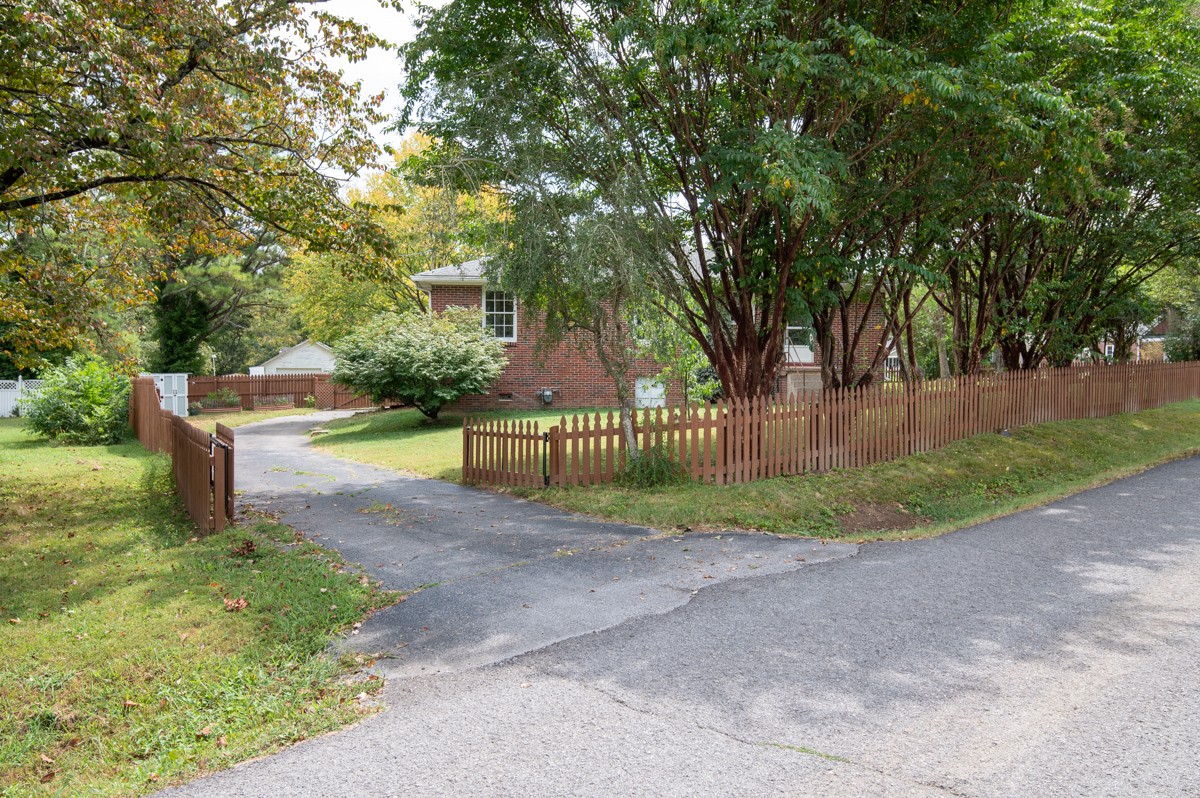 Image 42 of 75 For 23 Mickey Mantle Path