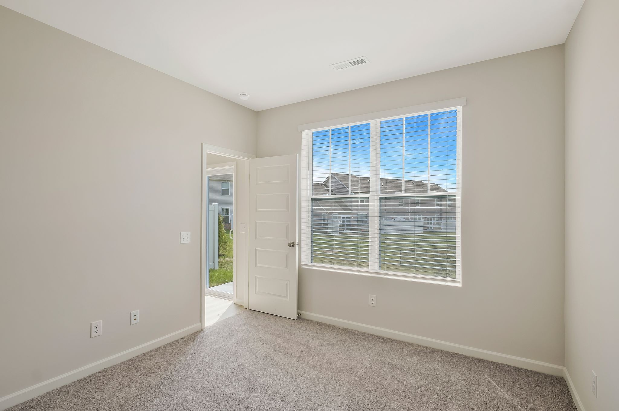 Image 11 of 52 For 8998 75th Loop