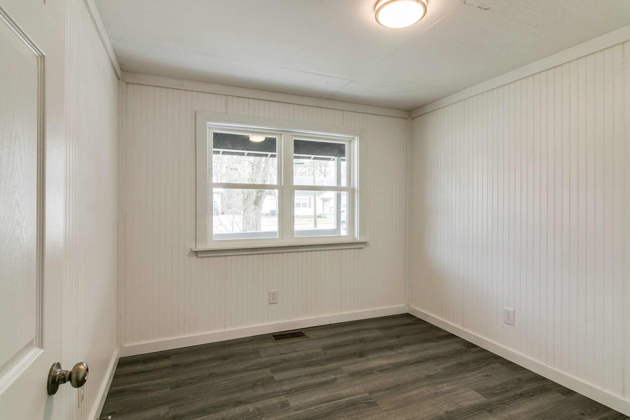 Listing photo id 10 for 5188 Elwood Road