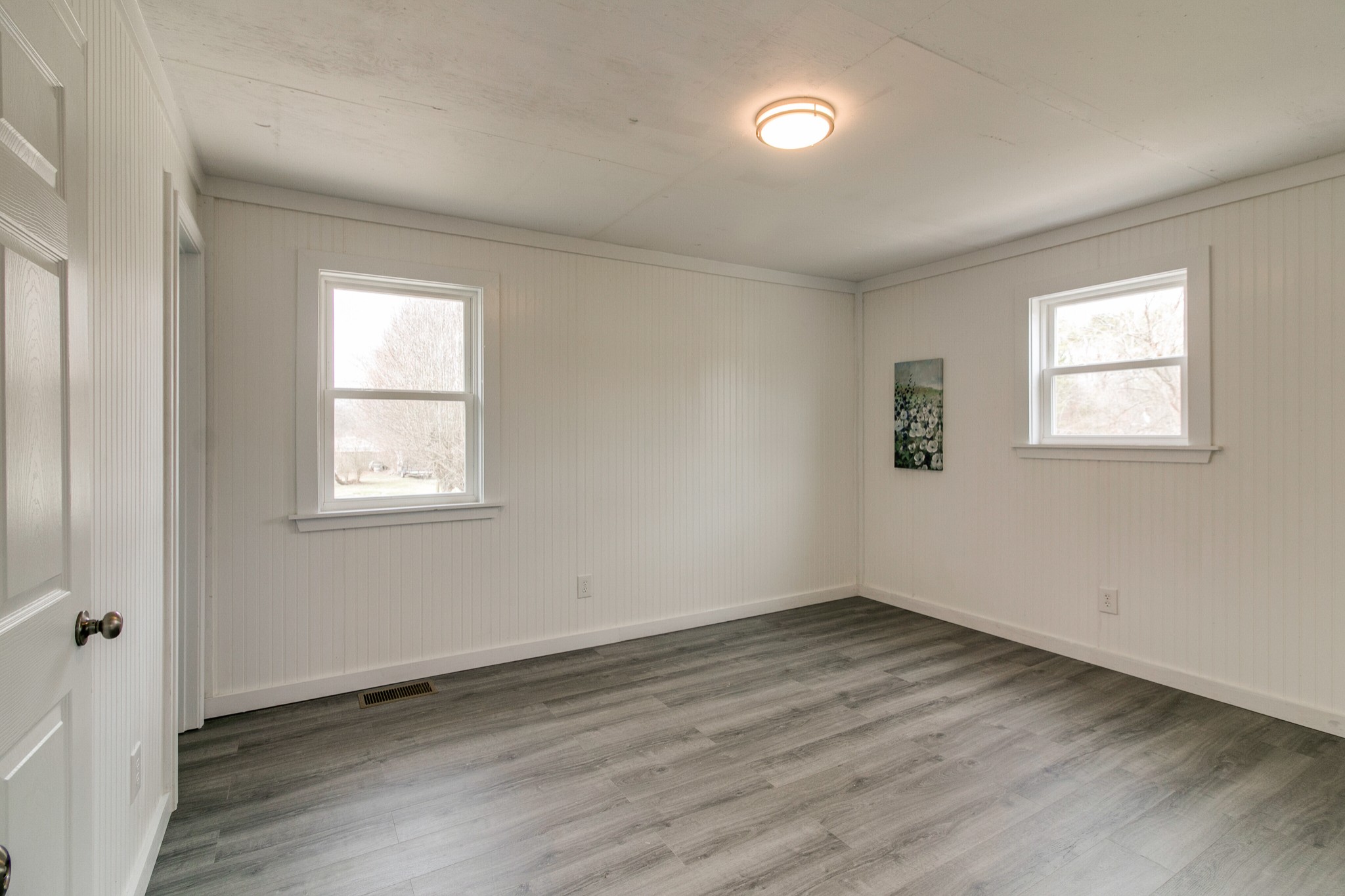 Listing photo id 13 for 5188 Elwood Road